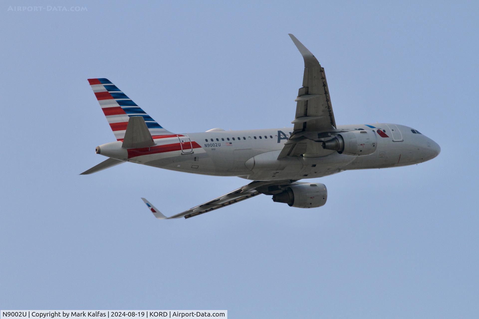 N9002U, 2013 Airbus A319-115 C/N 5698, A319 American Airbus A319-115 N9002U departing 10L KORD
