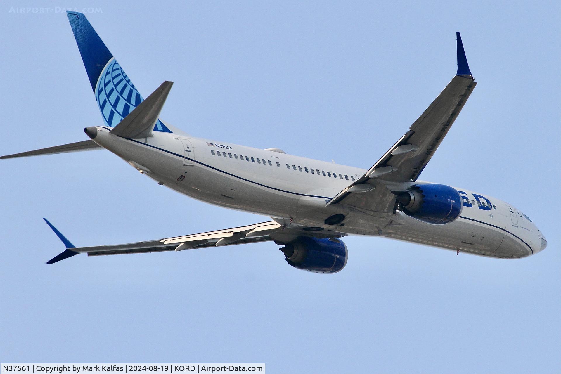 N37561, 2023 Boeing 737-9 MAX C/N 67590, B39M United Airlines Boeing 737 MAX 9 N37561 departing 10L KORD