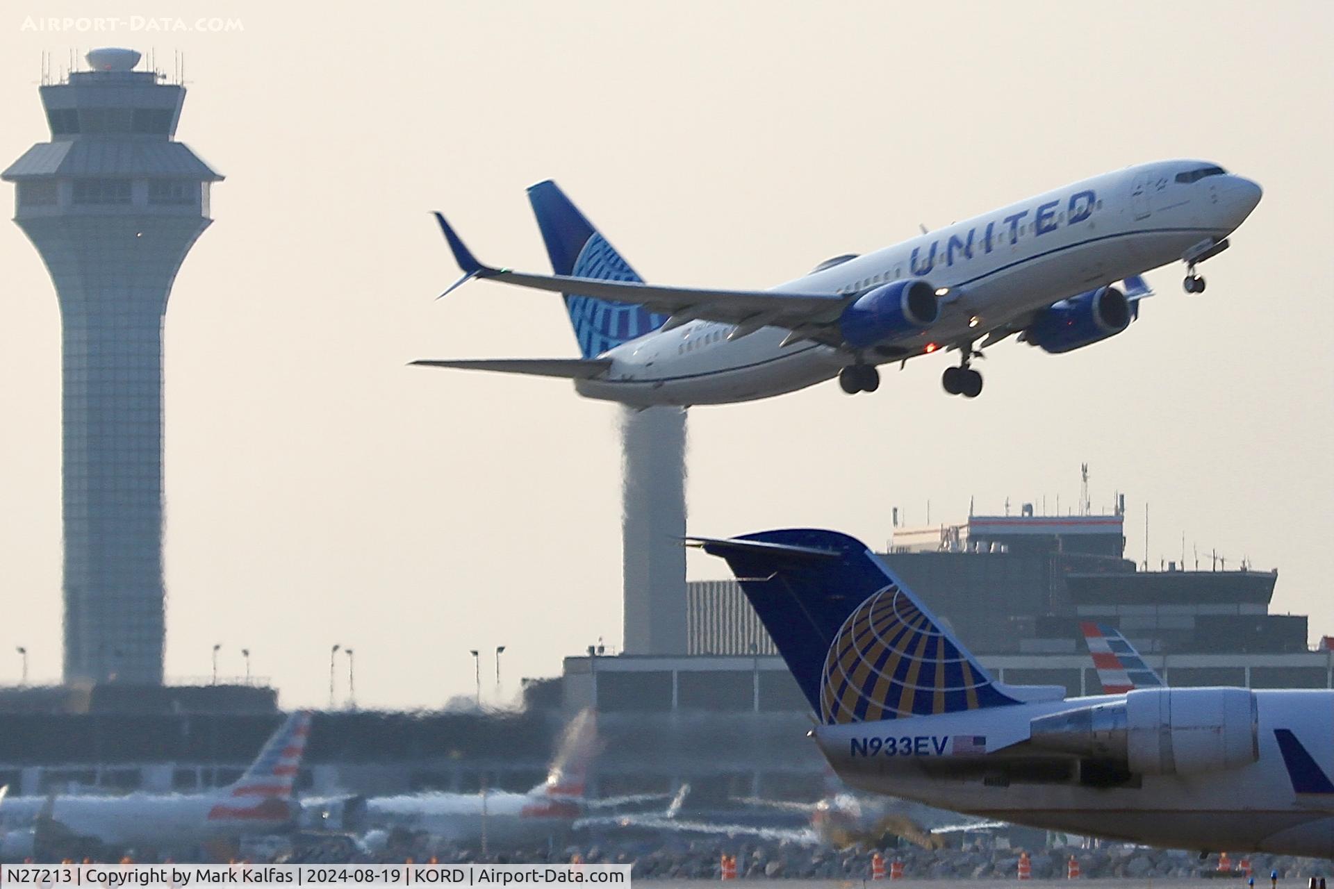 N27213, 1998 Boeing 737-824 C/N 28773, B738 United Airlines Boeing 737-824, N27213 departing 10L KORD