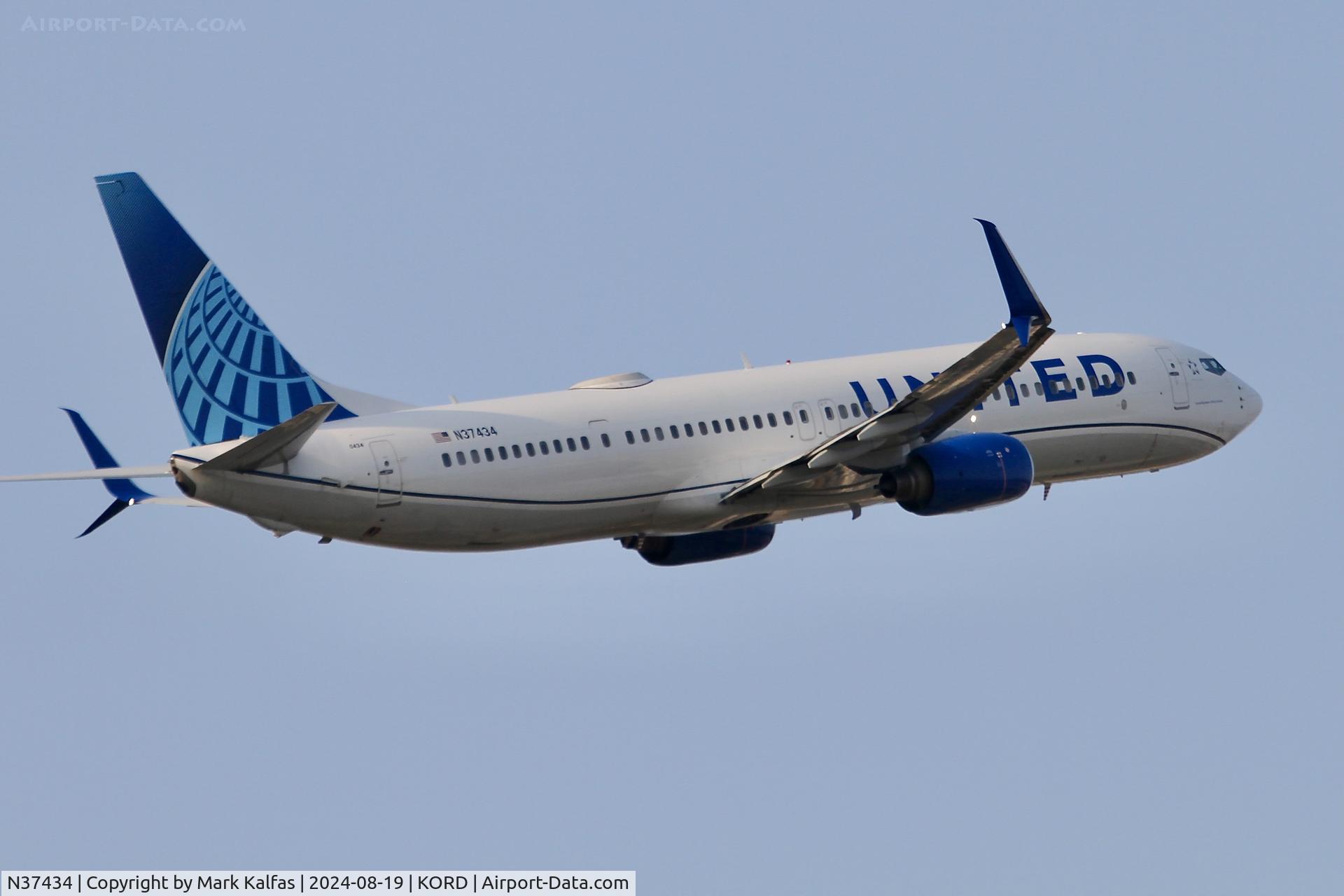 N37434, 2009 Boeing 737-924/ER C/N 33528, B739 United Airlines  Boeing 737-924/ER N37434 departing 10L KORD