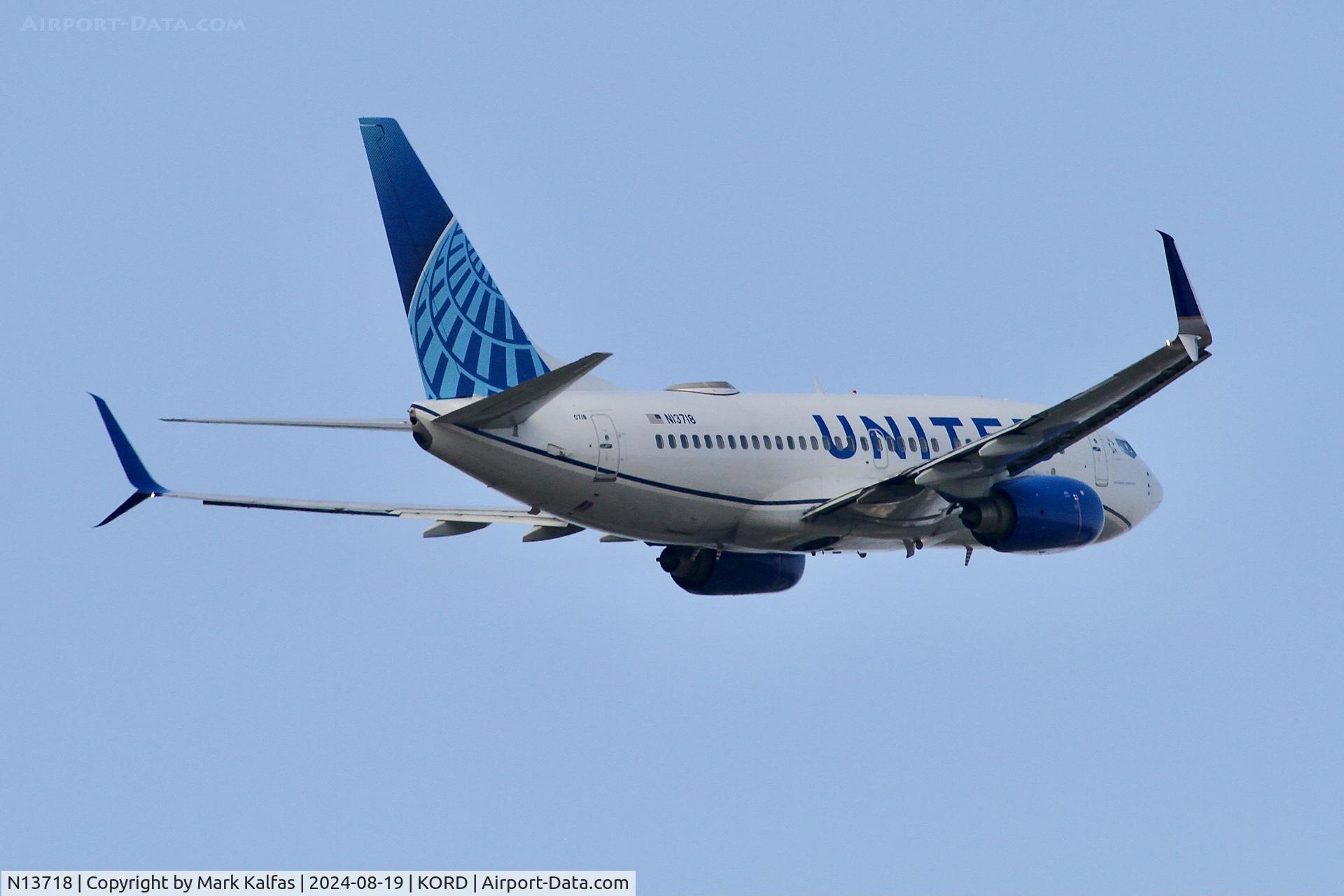 N13718, 1999 Boeing 737-724 C/N 28937, B737 United Airlines Boeing 737-724 N13718 departing 10L ORD