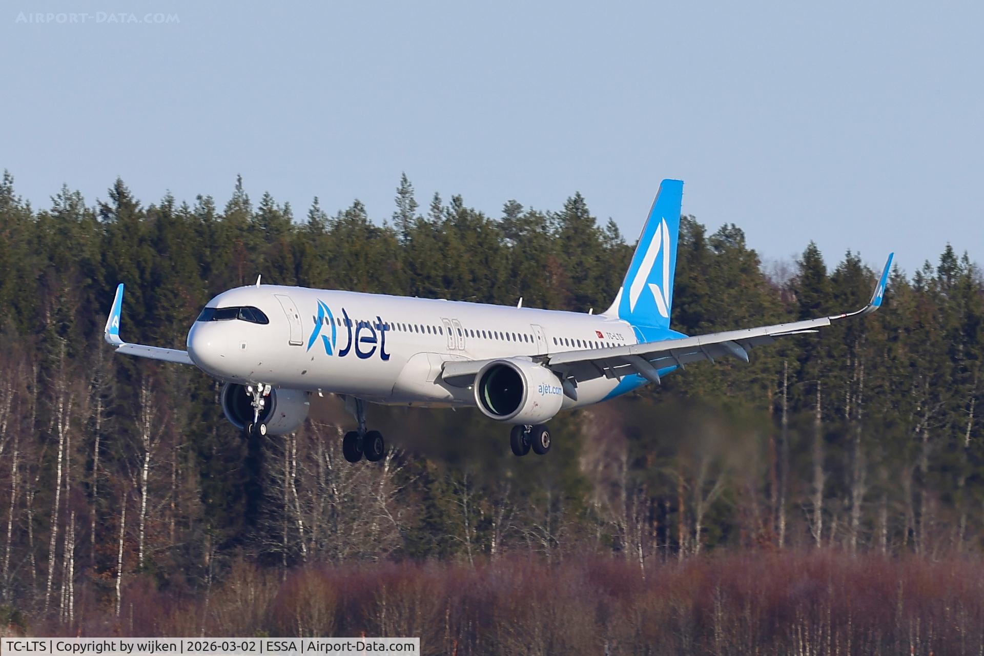 TC-LTS, 2023 Airbus A321-271NX C/N 11110, Rwy 26