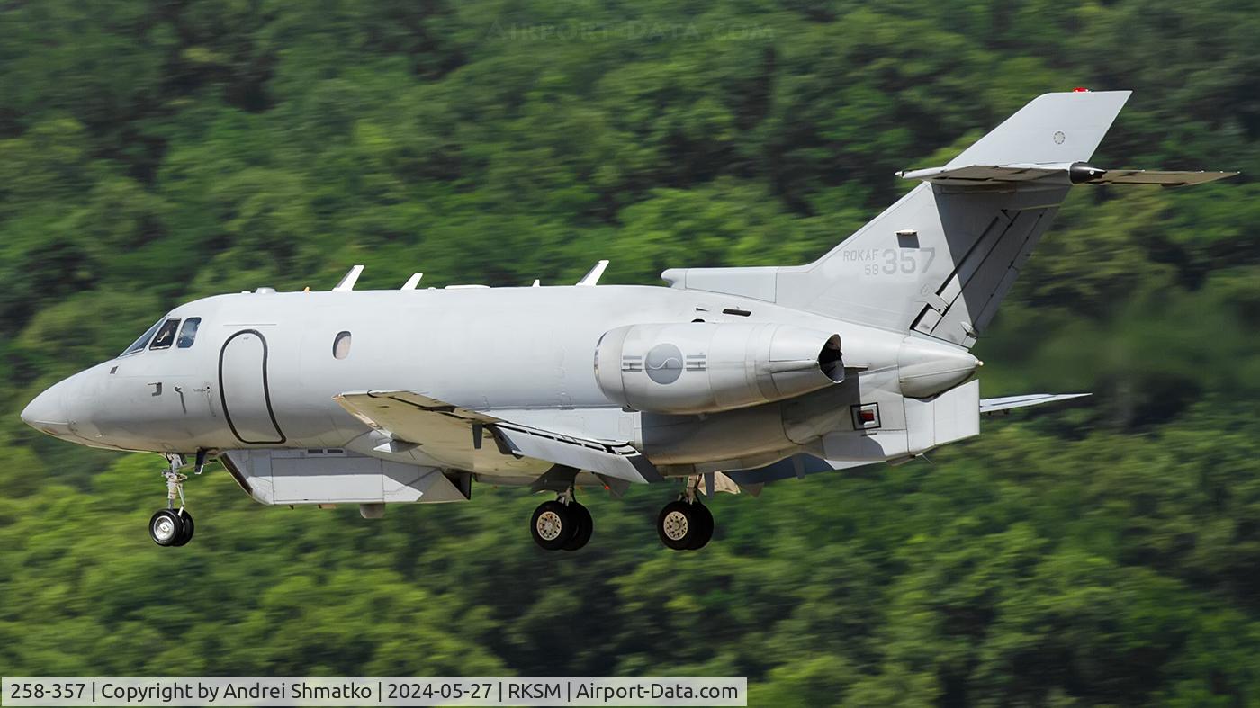 258-357, 1998 Raytheon Hawker 800XP C/N 258357, Training flight.