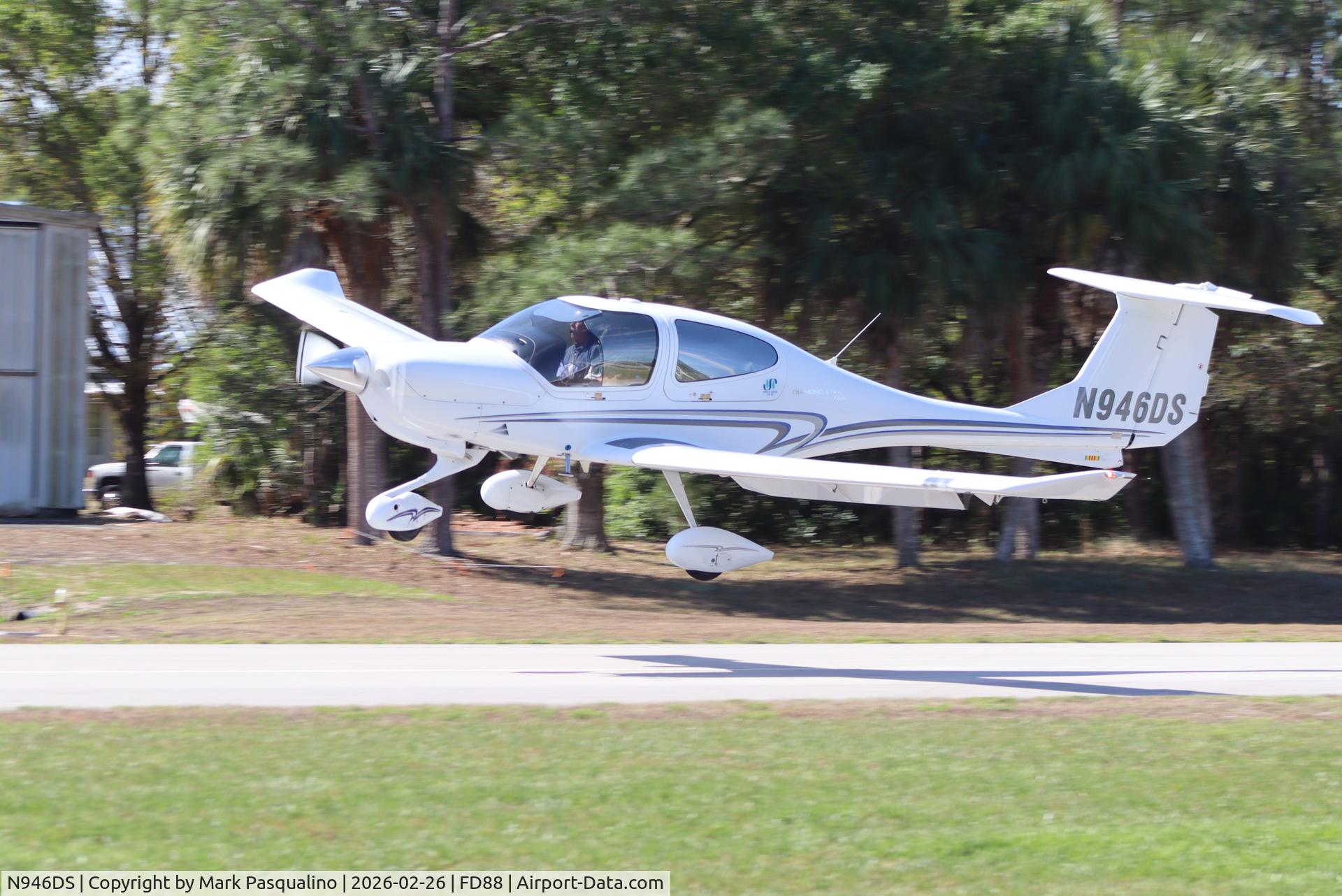 N946DS, 2008 Diamond DA-40 Diamond Star C/N 40.984, Diamond DA-40