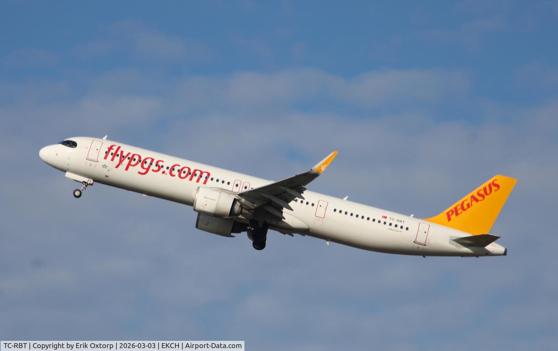 TC-RBT, 2022 Airbus A321-251NX C/N 10924, TC-RBT taking off rw 22R