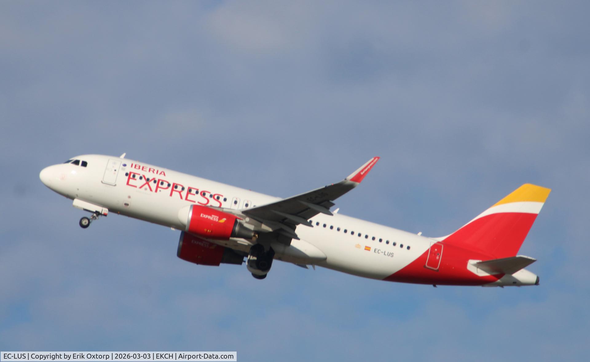 EC-LUS, 2013 Airbus A320-216 C/N 5501, EC-LUS taking off rw 22R