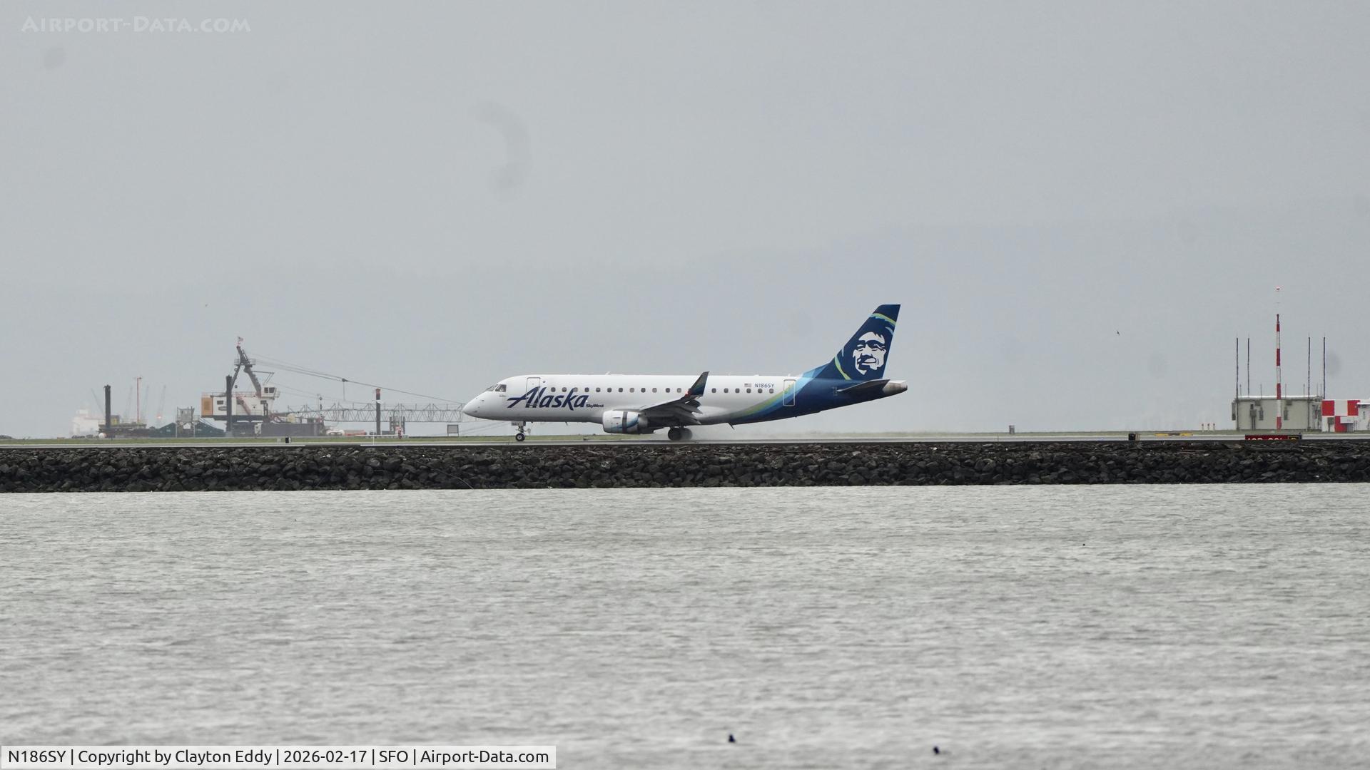 N186SY, 2016 Embraer 175LR (ERJ-170-200LR) C/N 17000606, SFO 2026