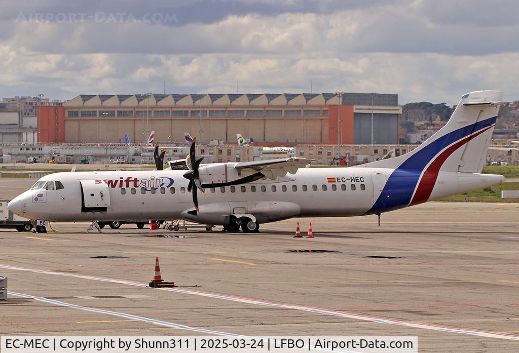 EC-MEC, 1999 ATR 72-212A C/N 595, Parked at the Cargo apron