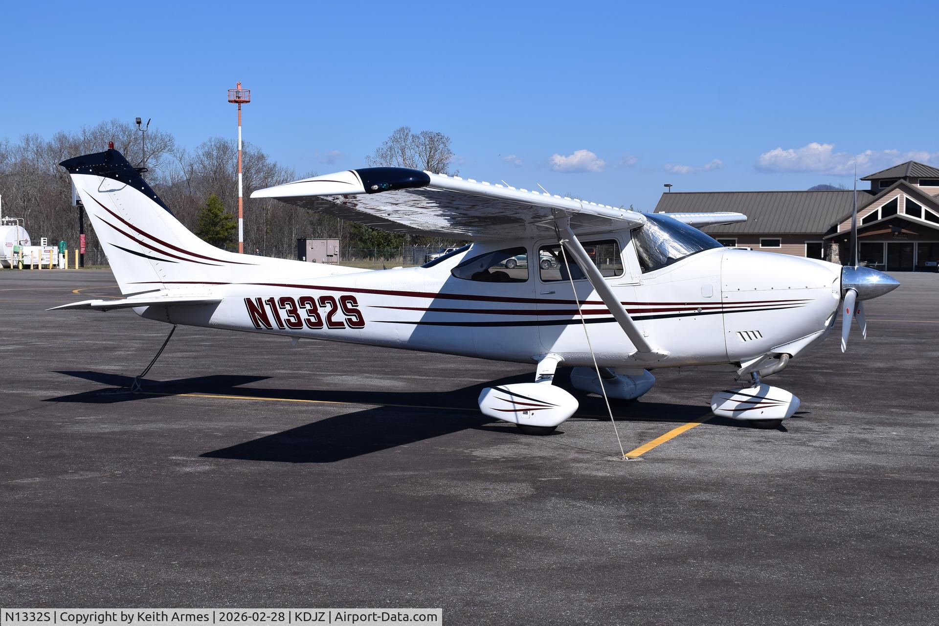 N1332S, 1976 Cessna 182P Skylane Skylane C/N 18264896, At Blairsville Municipal Airport, Georgia USA