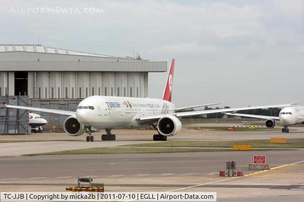 TC-JJB, 2007 Boeing 777-35R/ER C/N 35162, Taxiing