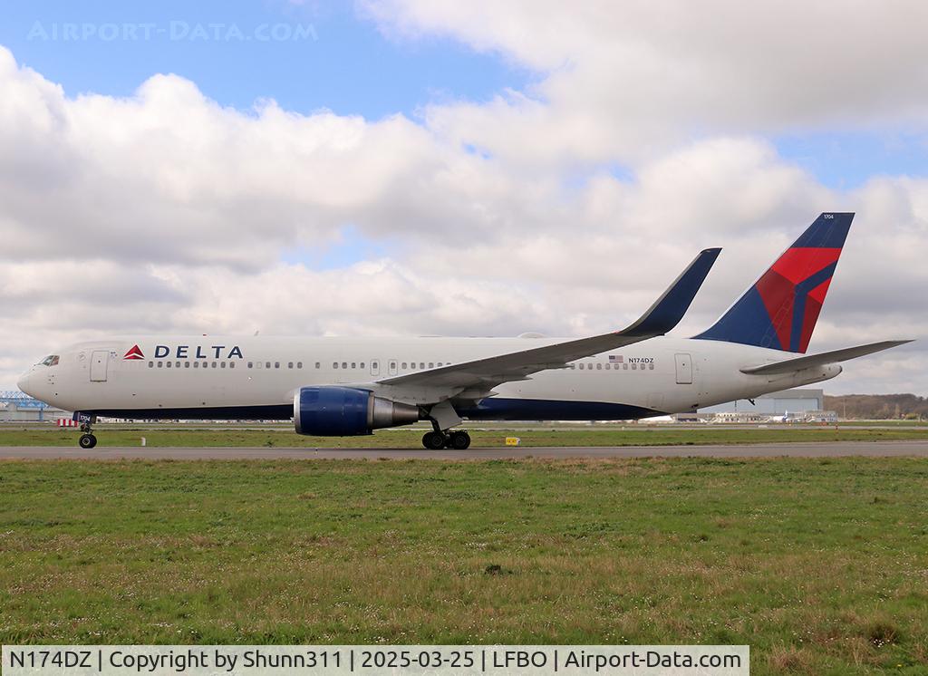 N174DZ, 1998 Boeing 767-332 C/N 29693, Taxiing to the Terminal...