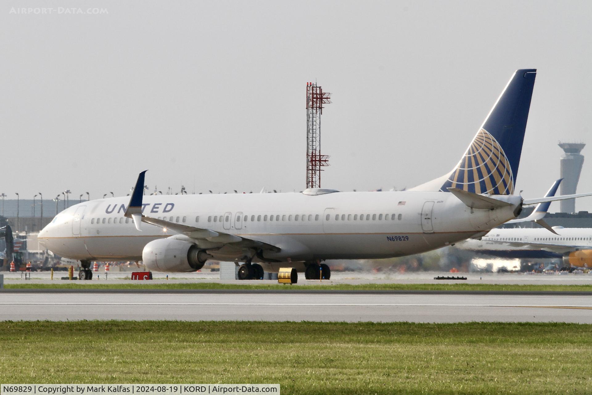 N69829, 2014 Boeing 737-924/ER C/N 44561, B739 United Boeing 737-924/ER N69829 arriving at Chicago O'Hare