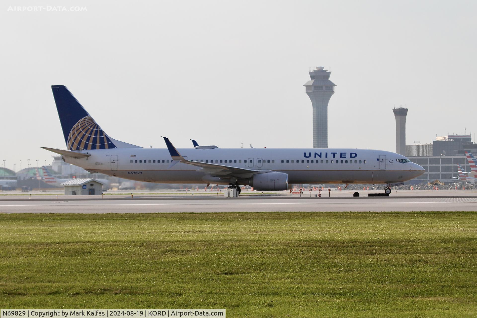 N69829, 2014 Boeing 737-924/ER C/N 44561, B739 United Boeing 737-924/ER N69829 arriving at Chicago O'Hare