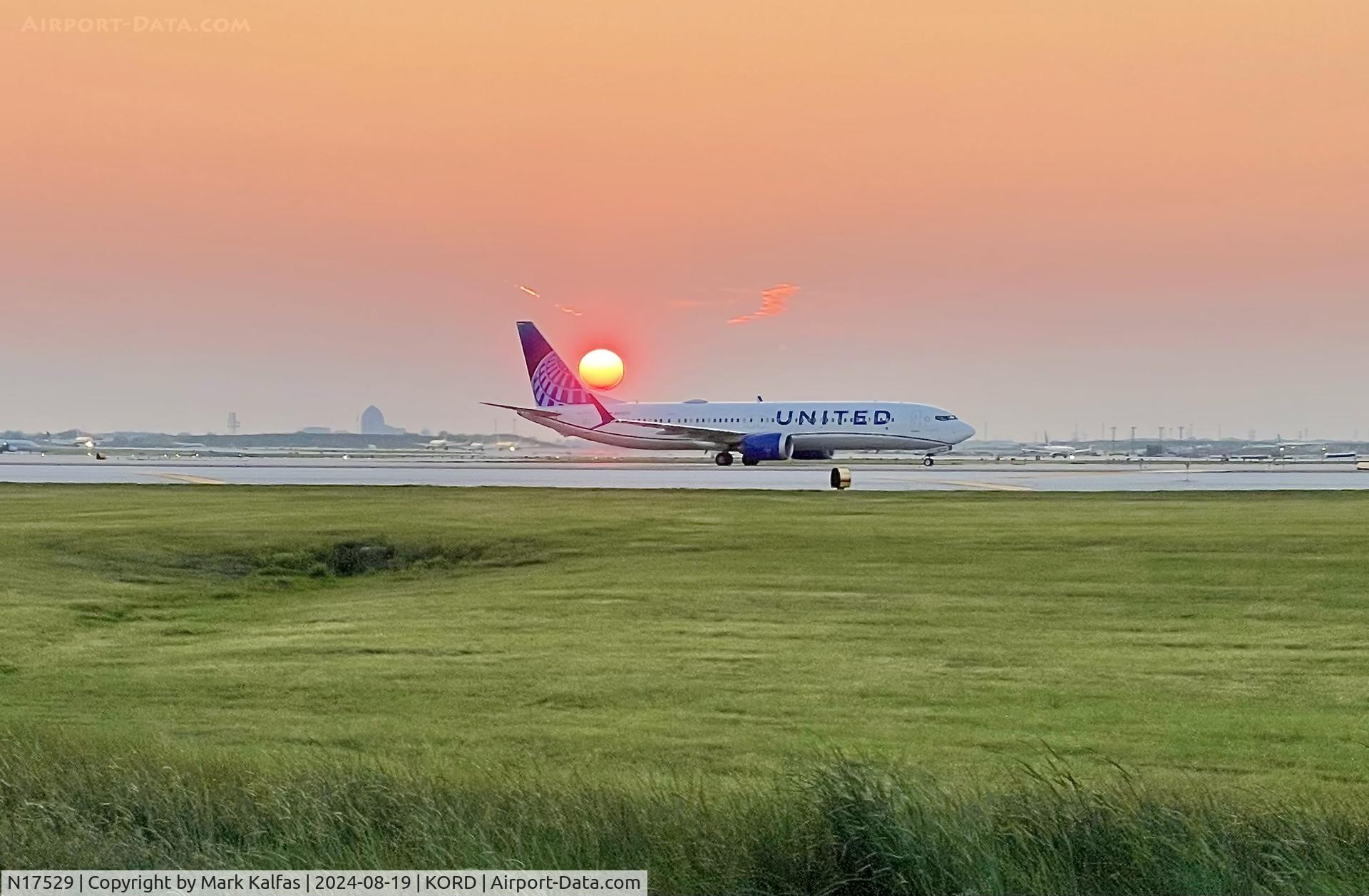 N17529, 2019 Boeing 737-9 MAX C/N 64503, B39M United Boeing 737-9 MAX arriving at Chicago O'Hare