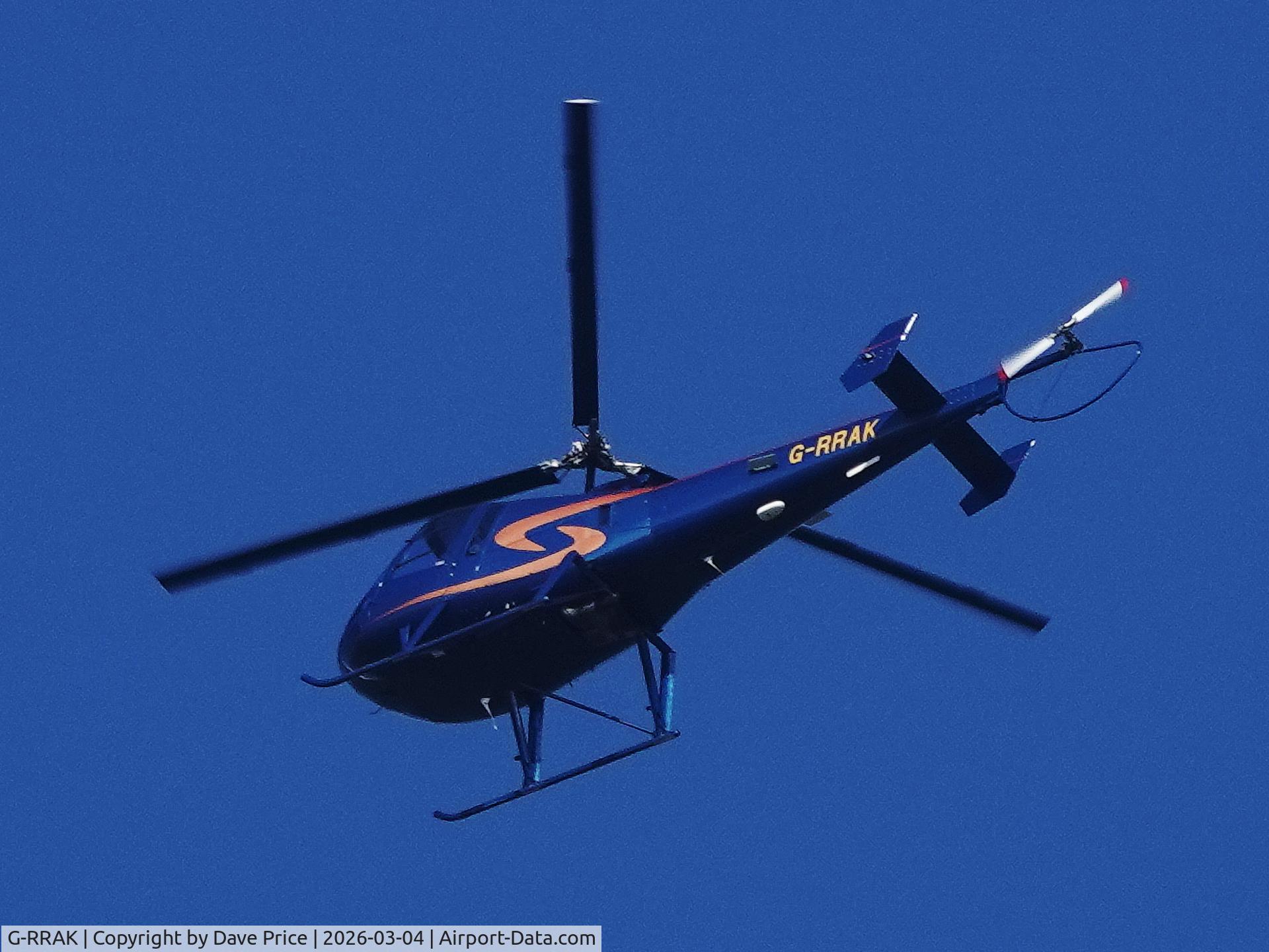 G-RRAK, 2003 Enstrom 480B C/N 5055, Overflying Longdon Marsh, near Upton upon Severn. Extrem zoomed used.