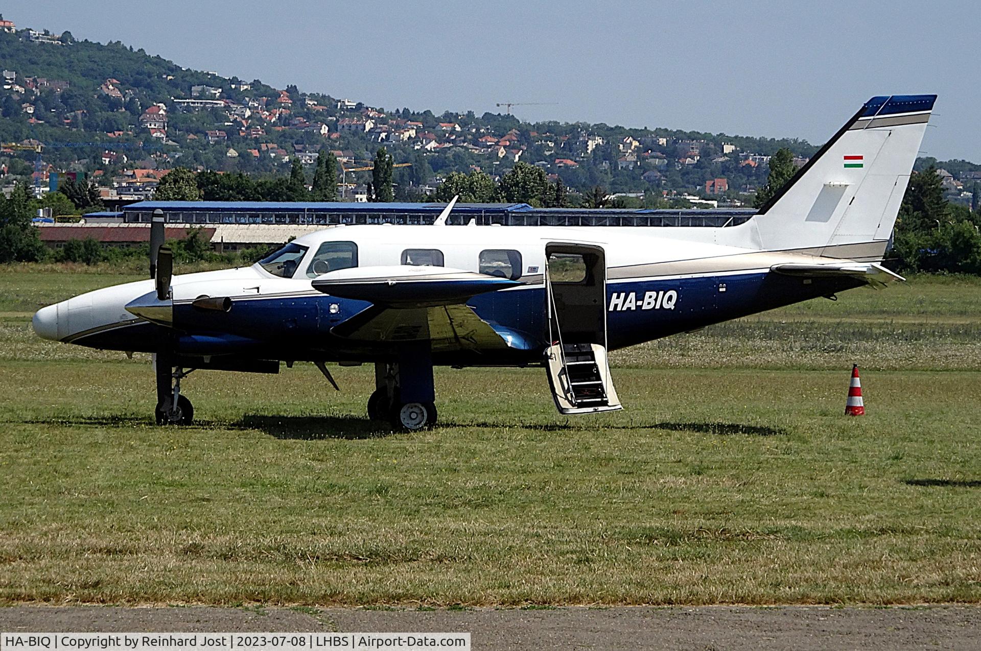 HA-BIQ, 1977 Piper PA-31T Cheyenne II C/N 31T-7720066, Cheyenne with a radar nose awaits passengers at Budaörs, Hungary