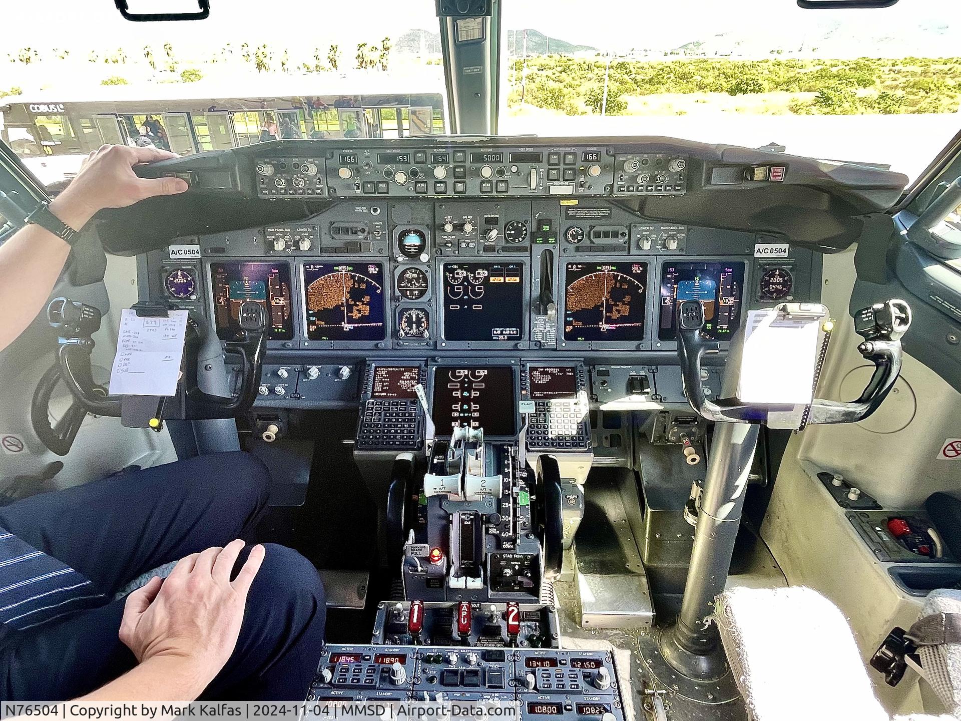 N76504, 2006 Boeing 737-824 C/N 31604, B738 United 737-824 N76504 UA1879 ORD-SJD arriving SJD