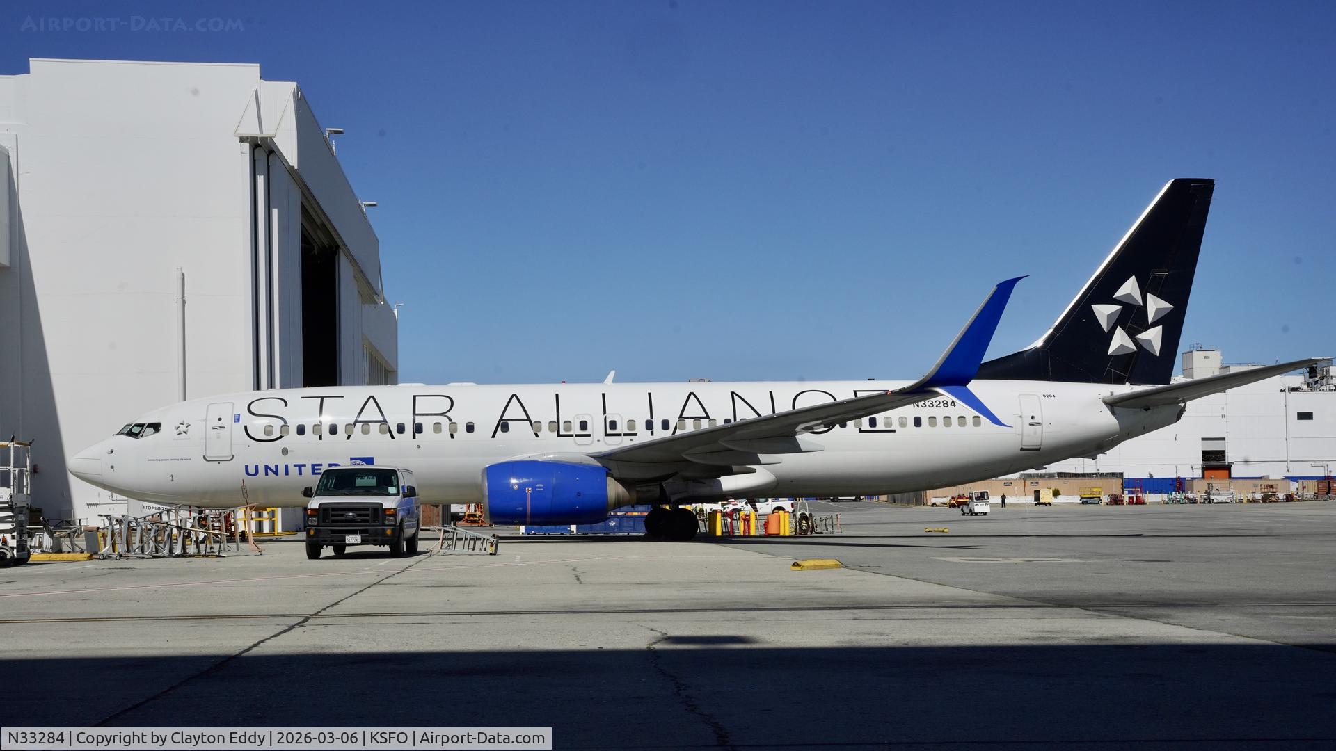 N33284, 2004 Boeing 737-824 C/N 31635, SFO 2026