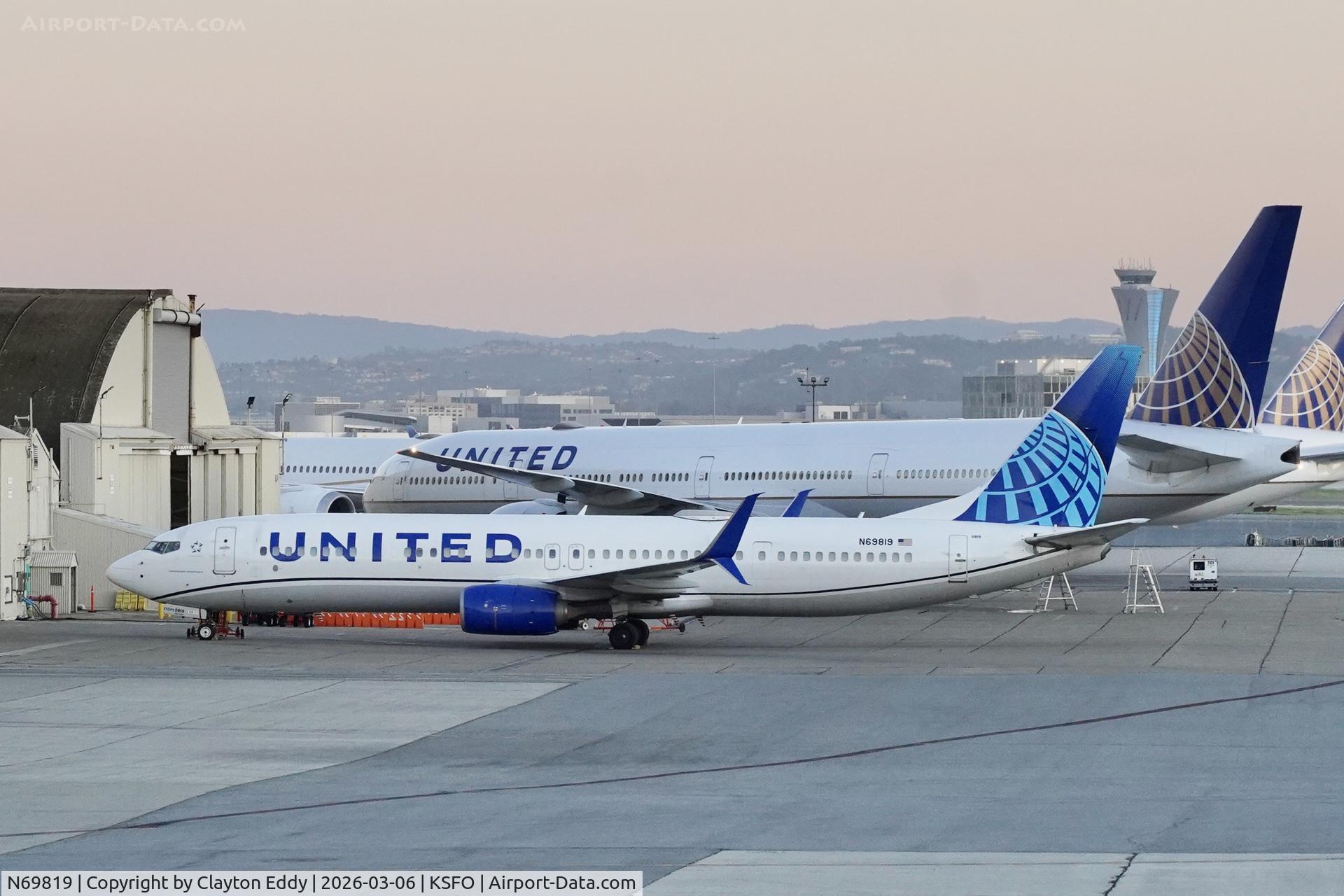 N69819, 2014 Boeing 737-924/ER C/N 43533, SFO 2026