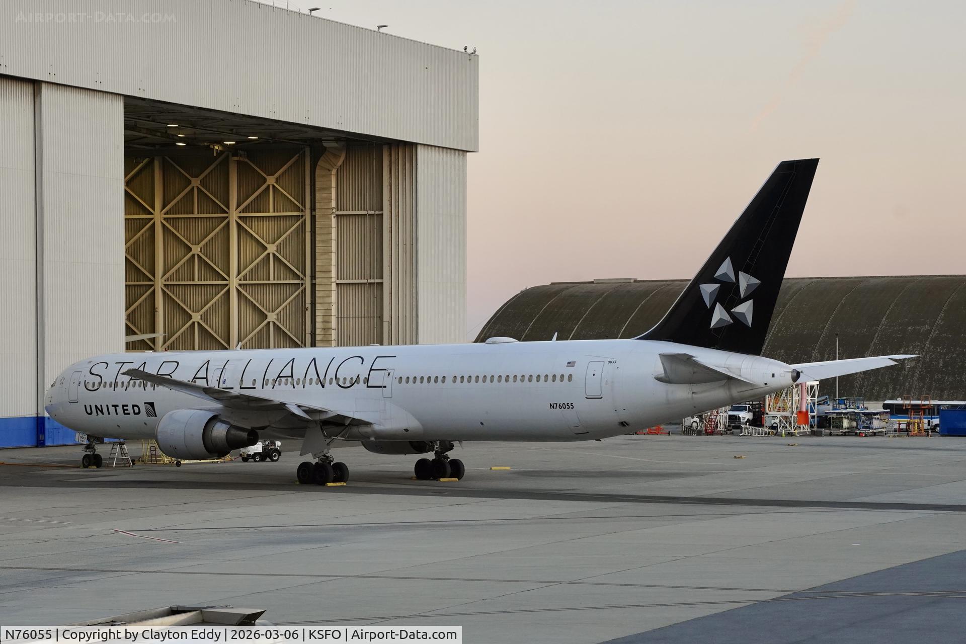 N76055, 2001 Boeing 767-424/ER C/N 29450, SFO 2026