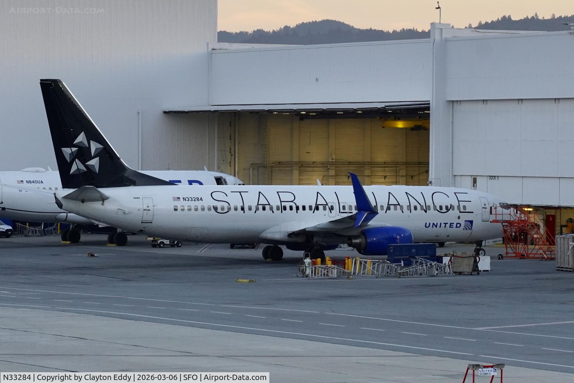 N33284, 2004 Boeing 737-824 C/N 31635, SFO 2026