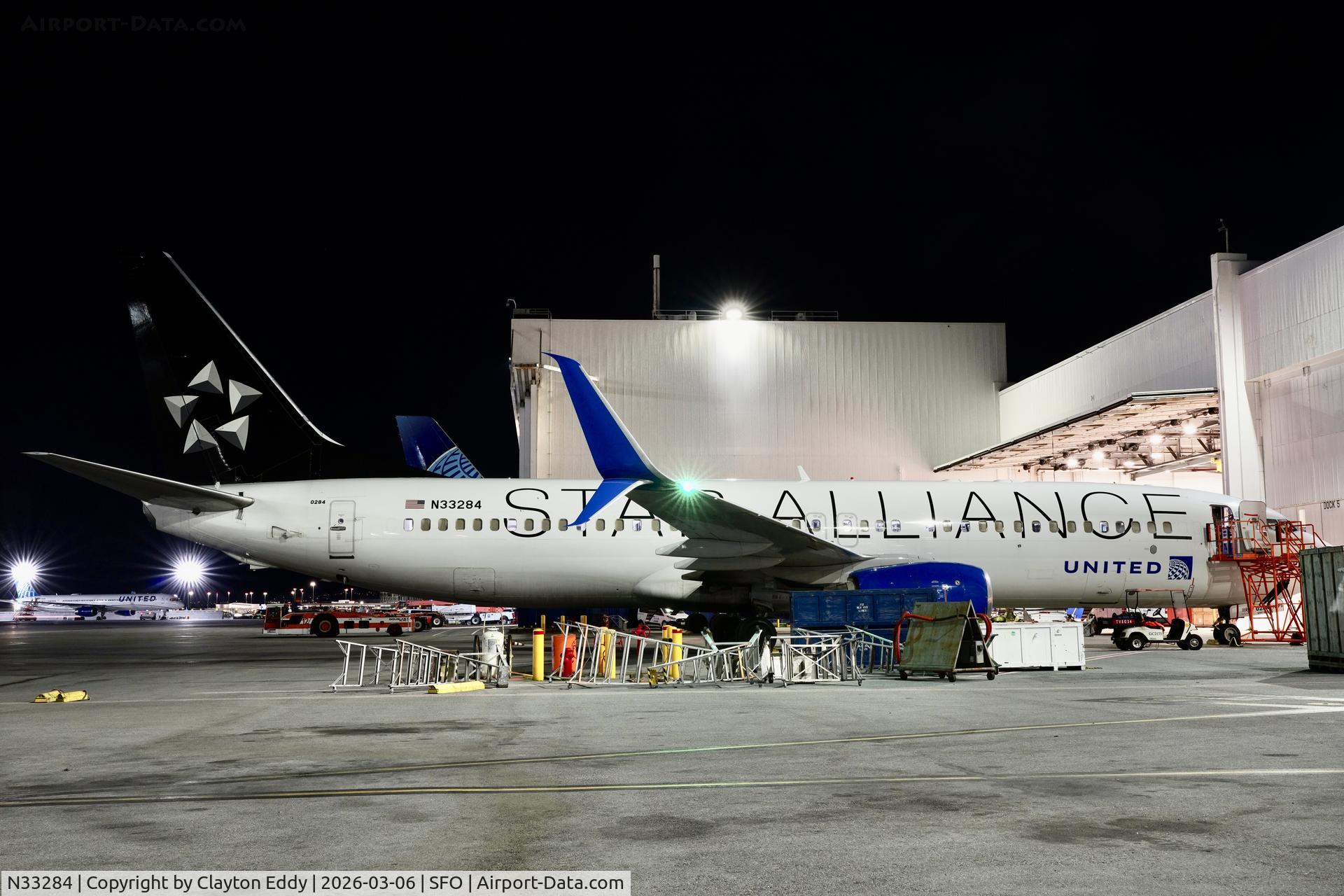 N33284, 2004 Boeing 737-824 C/N 31635, SFO 2026
