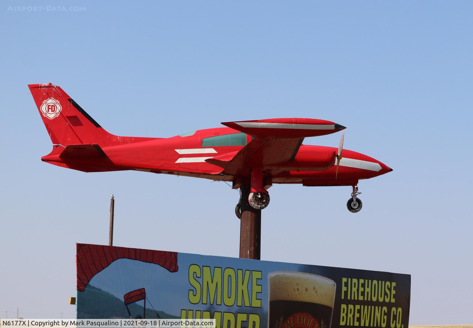 N6177X, 1978 Cessna T310R C/N 310R1316, Cessna T310R on a pole along Interstate 90 in South Dakota