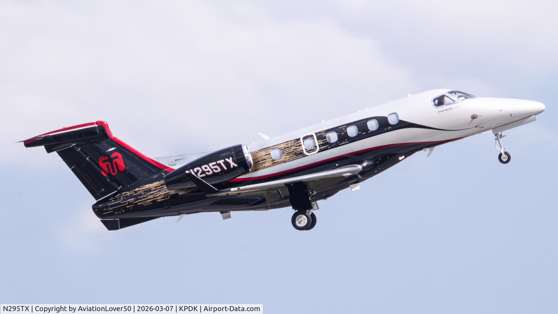 N295TX, 2001 Raytheon Hawker 800XP C/N 258564, TransMedics/Summit Phenom 300