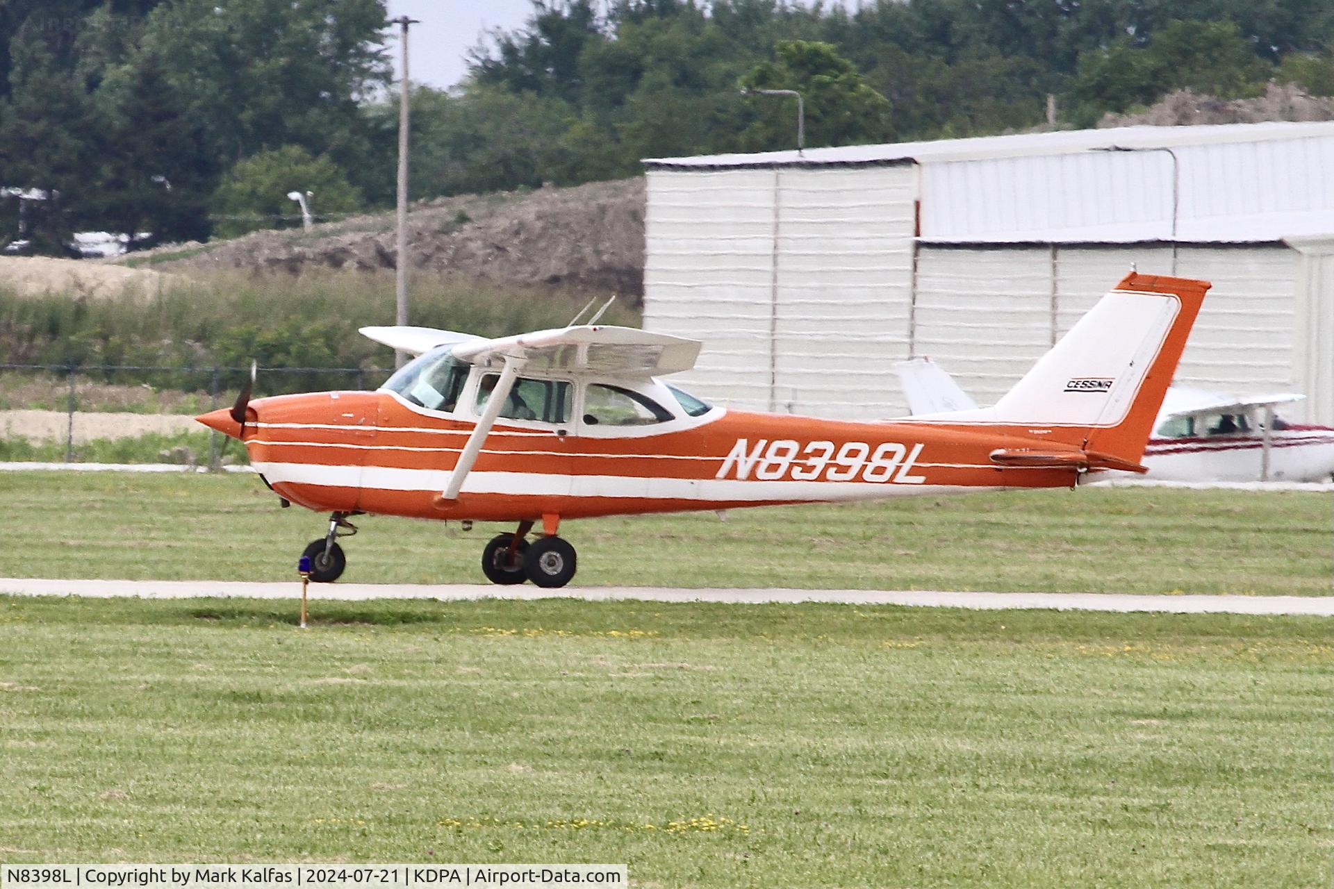 N8398L, 1968 Cessna 172I C/N 17256598, C172 WINGSLEASING LLC Cessna 172I N8398L arriving at KDPA