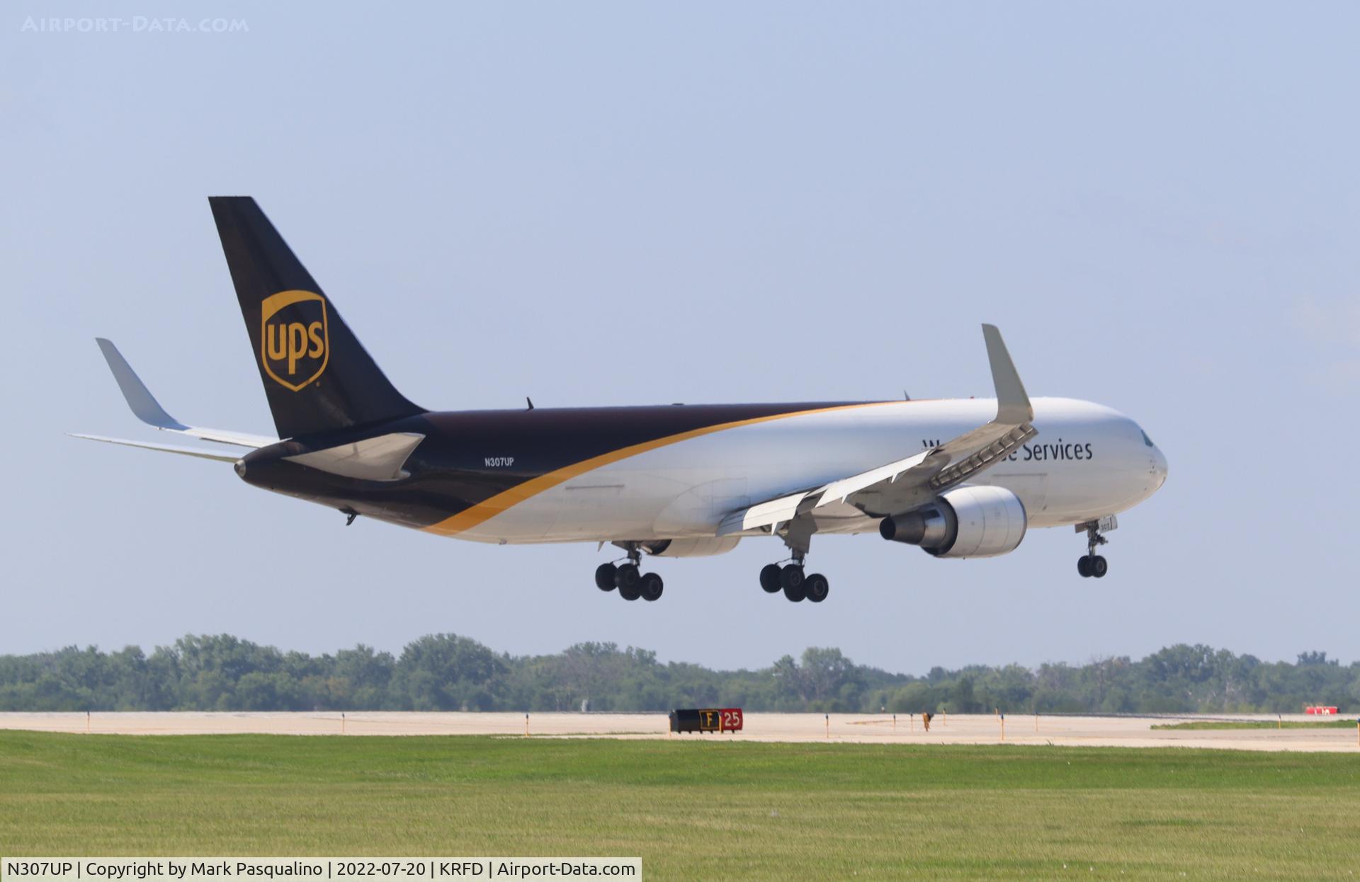 N307UP, 1996 Boeing 767-34AF C/N 27760, Boeing 767-34AF