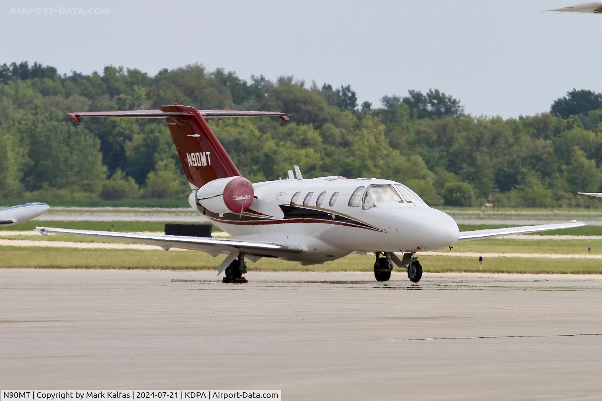 N90MT, 2004 Cessna 525 C/N 525-0539, CJ1 Cessna 525, N90MY on the ramp at KDPA