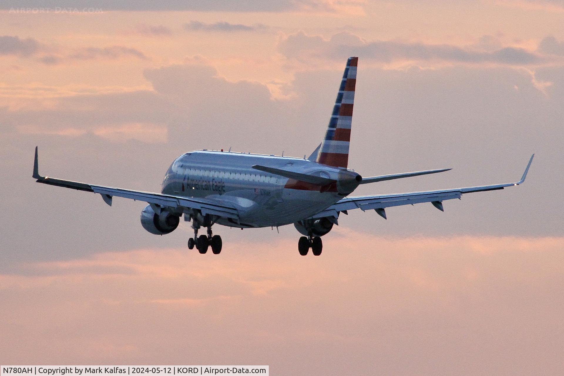 N780AH, 2006 Embraer 170SU (ERJ-170-100SU) C/N 17000131, E170 Envoy / American Eagle Embraer 170SU  N780AH arriving on 28R KORD