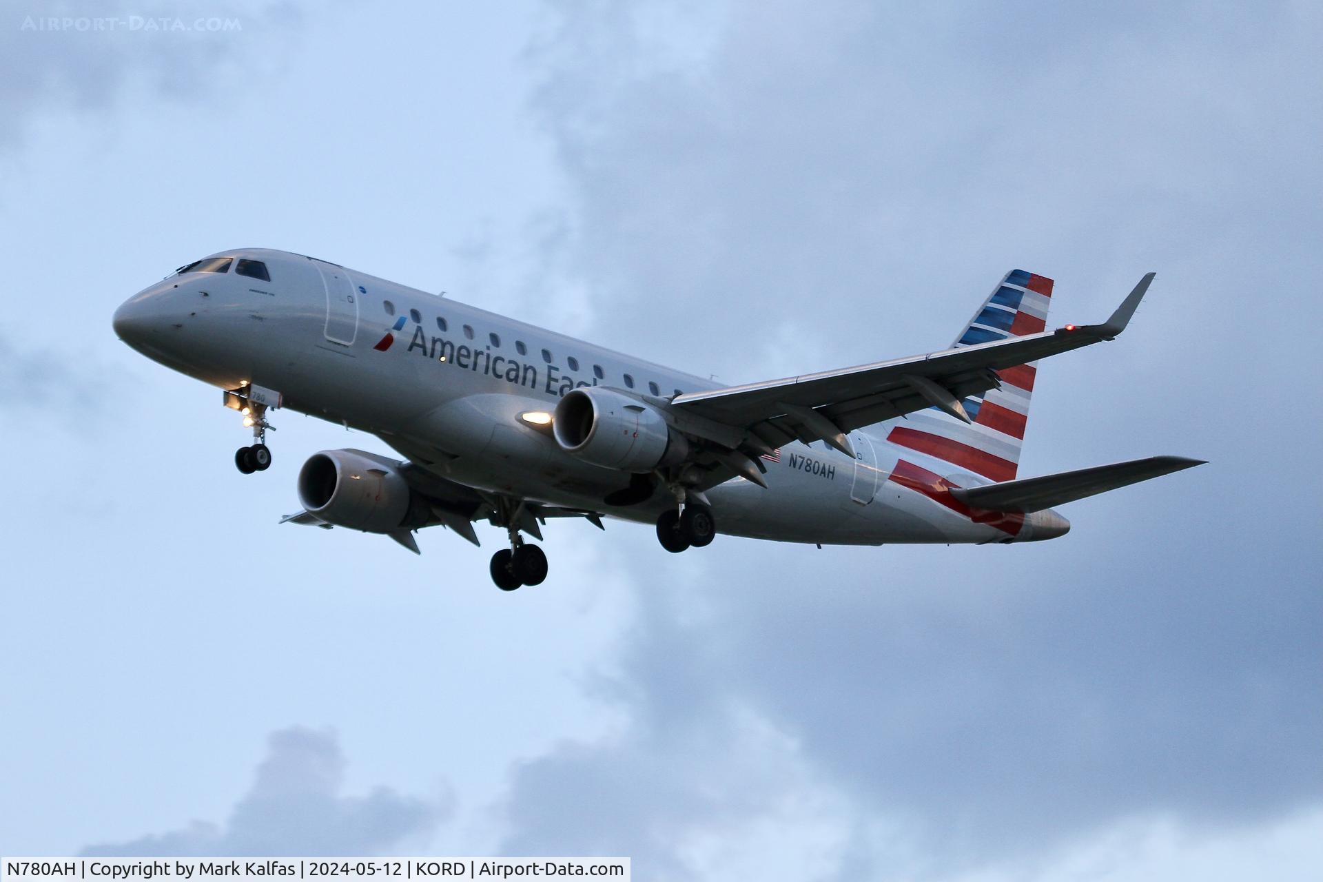 N780AH, 2006 Embraer 170SU (ERJ-170-100SU) C/N 17000131, E170 Envoy / American Eagle Embraer 170SU  N780AH arriving on 28R KORD