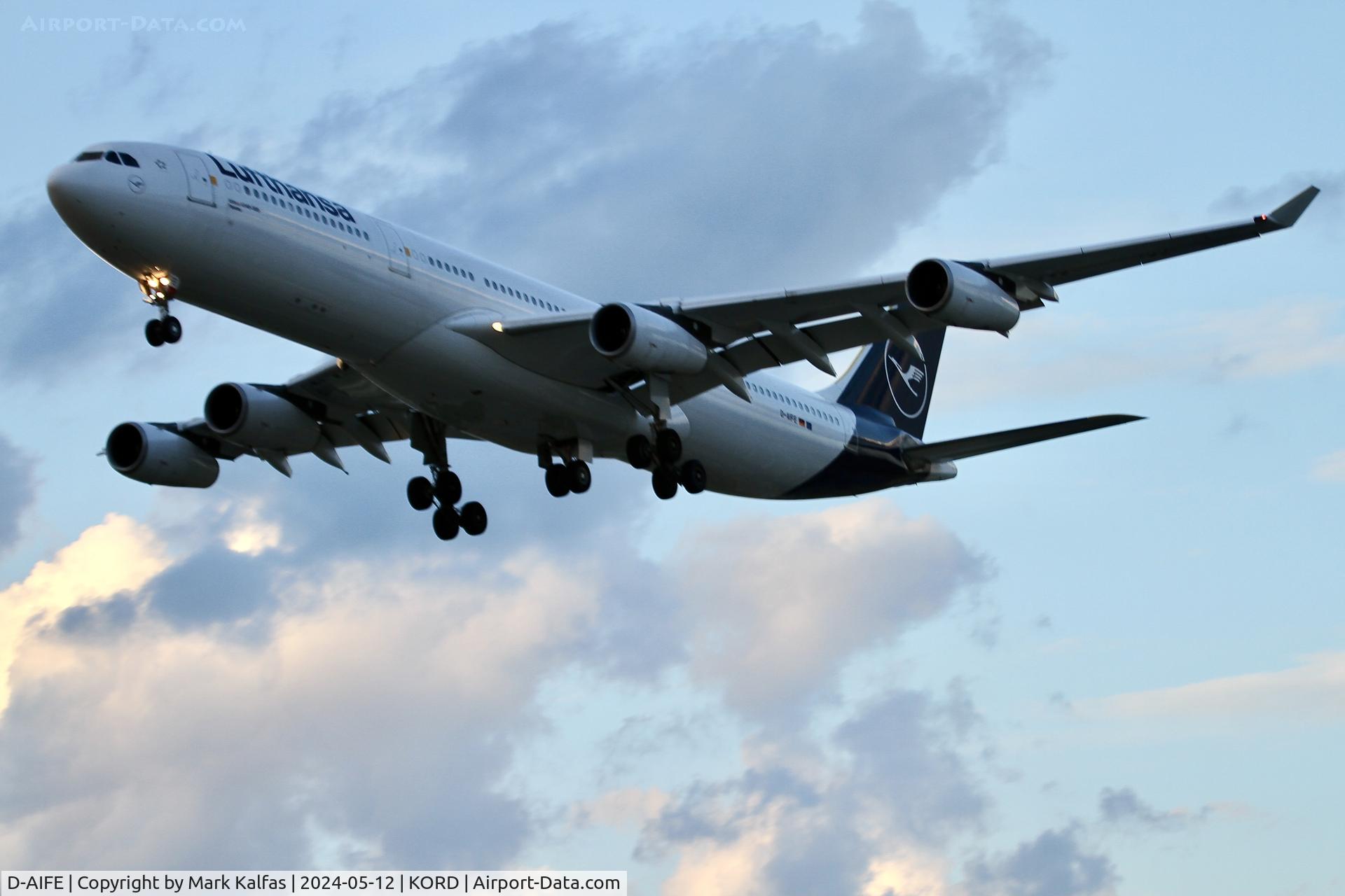 D-AIFE, 2001 Airbus A340-313X C/N 434, A343 Lufthansa Airbus A340-313X, D-AIFE arriving 28R KORD