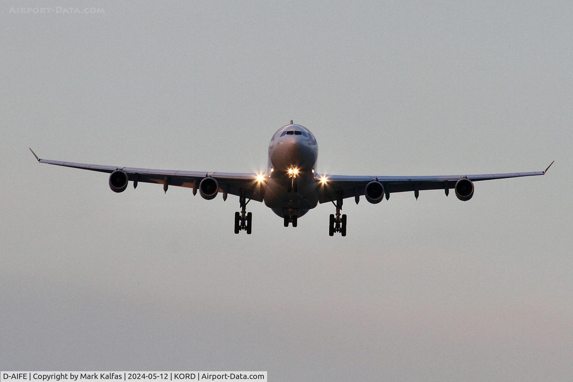 D-AIFE, 2001 Airbus A340-313X C/N 434, A343 Lufthansa Airbus A340-313X, D-AIFE arriving 28R KORD