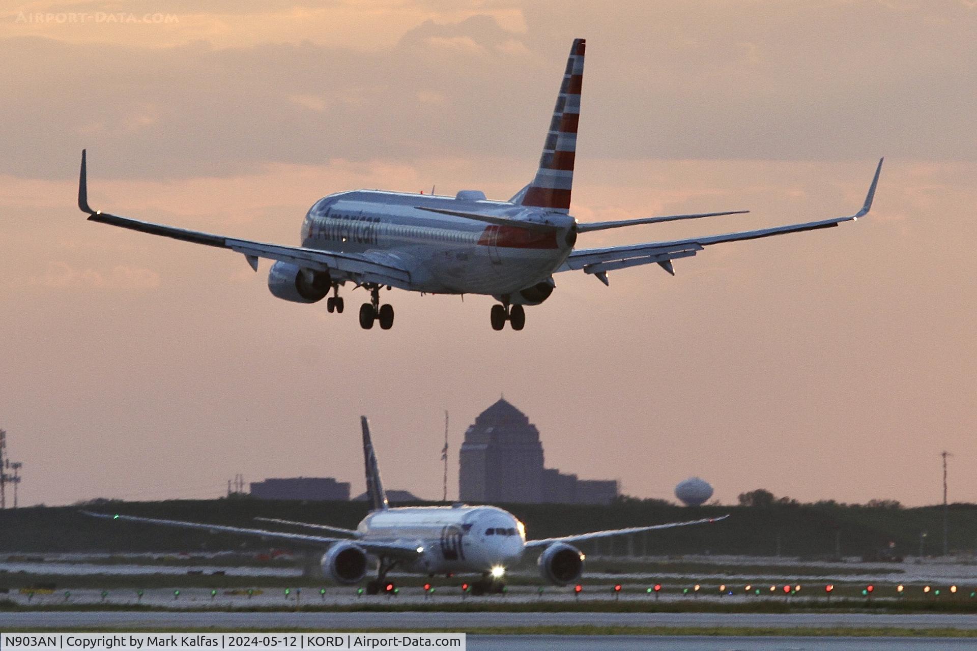 N903AN, 1999 Boeing 737-823 C/N 29505, B738 American Airlines Boeing 737-823 N903AN arriving 28R KORD