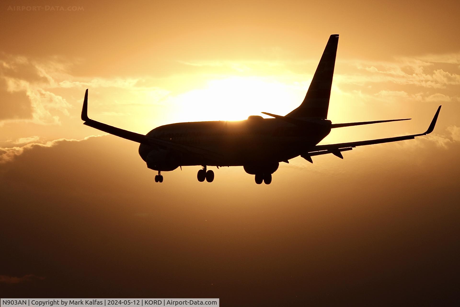 N903AN, 1999 Boeing 737-823 C/N 29505, B738 American Airlines Boeing 737-823 N903AN arriving 28R KORD