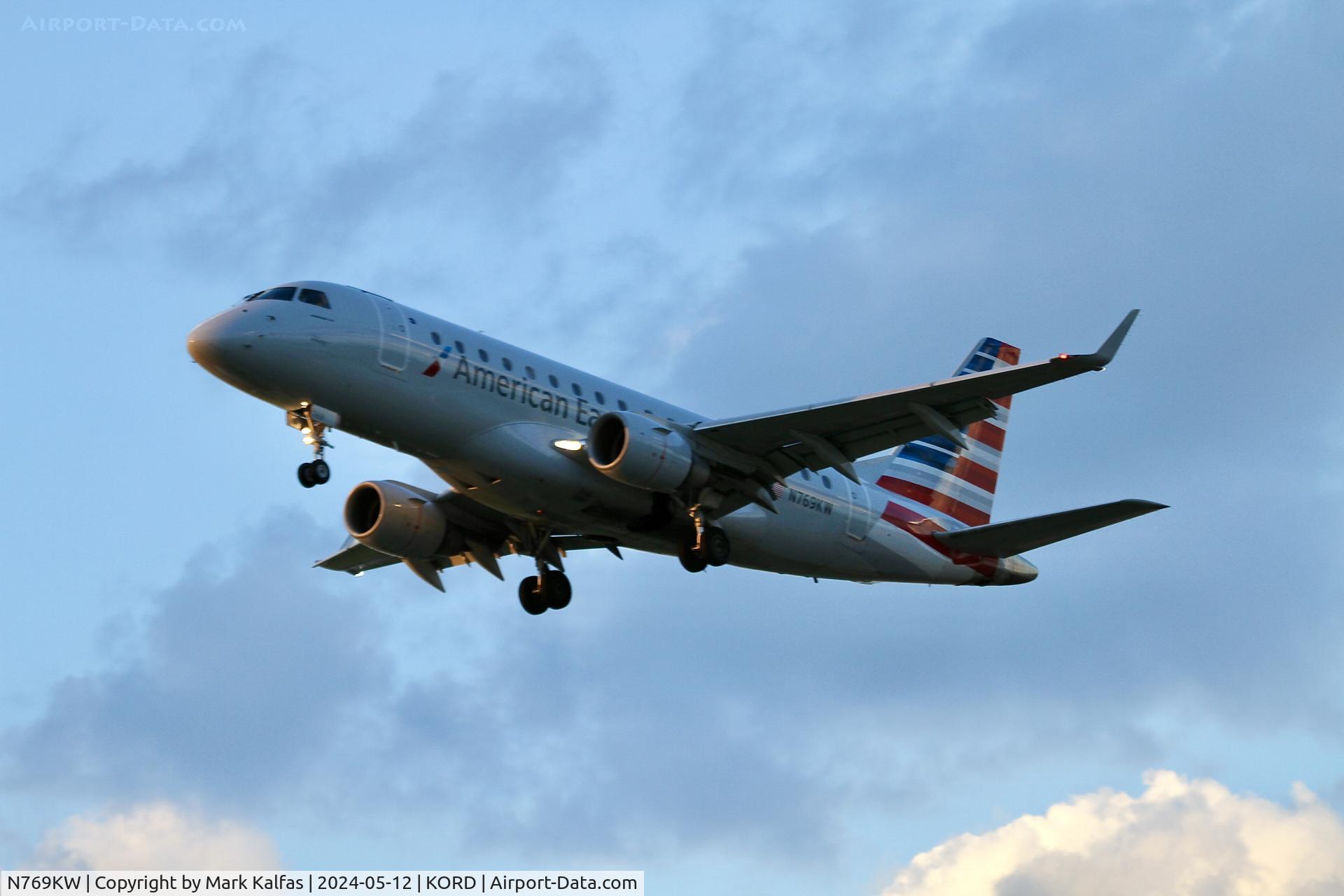 N769KW, 2004 Embraer 170ST (ERJ-170-100ST) C/N 17000024, E170 Envoy/ American Eagle EMBRAER ERJ 170-100 LR N769KW 28C approach KORD