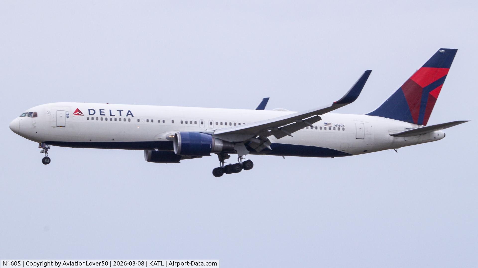 N1605, 1999 Boeing 767-332 C/N 30198, Delta 763