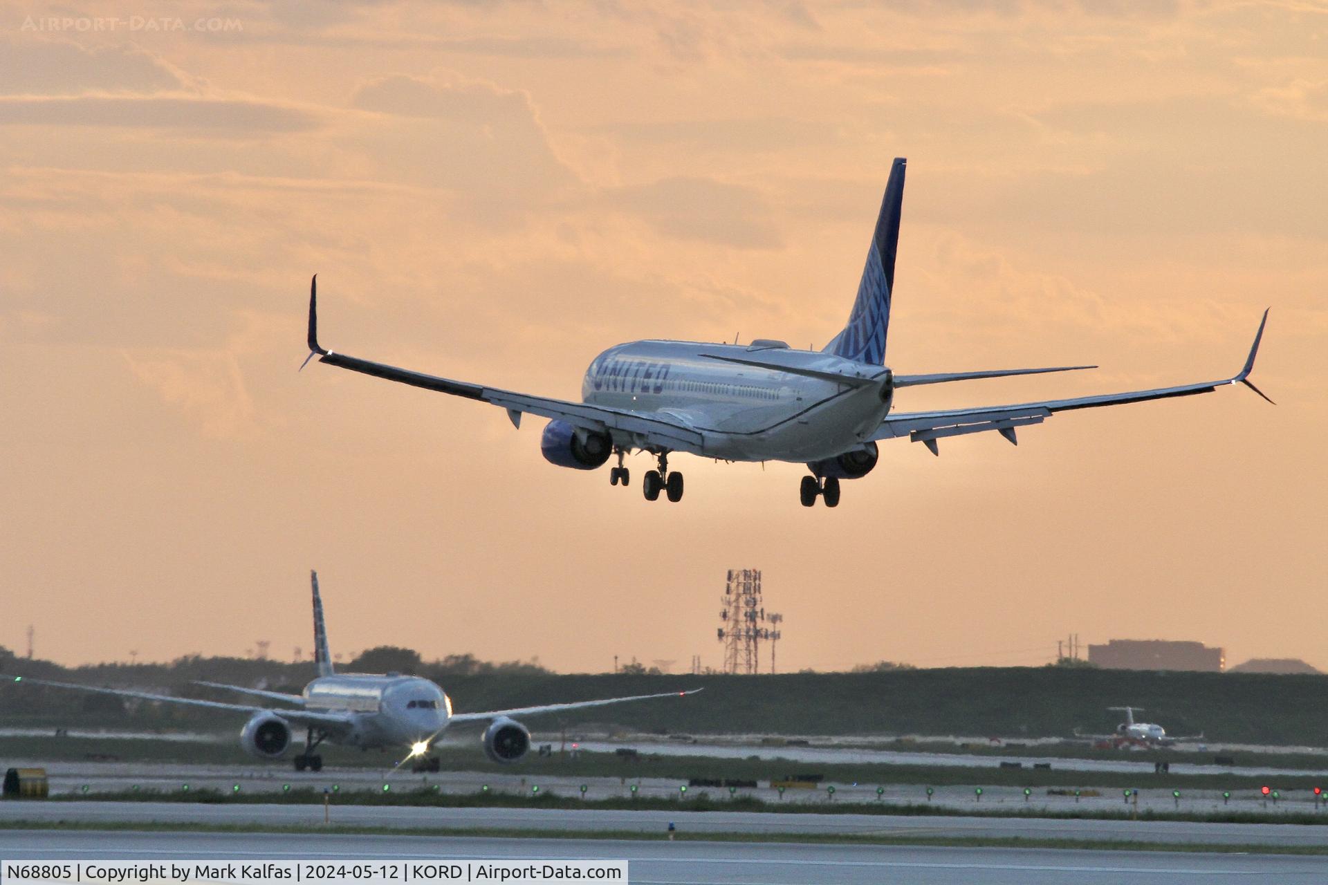 N68805, 2013 Boeing 737-924/ER C/N 42818, B739 United Boeing 737-924/ER, N68805 arriving on 28R Chicago O'Hare