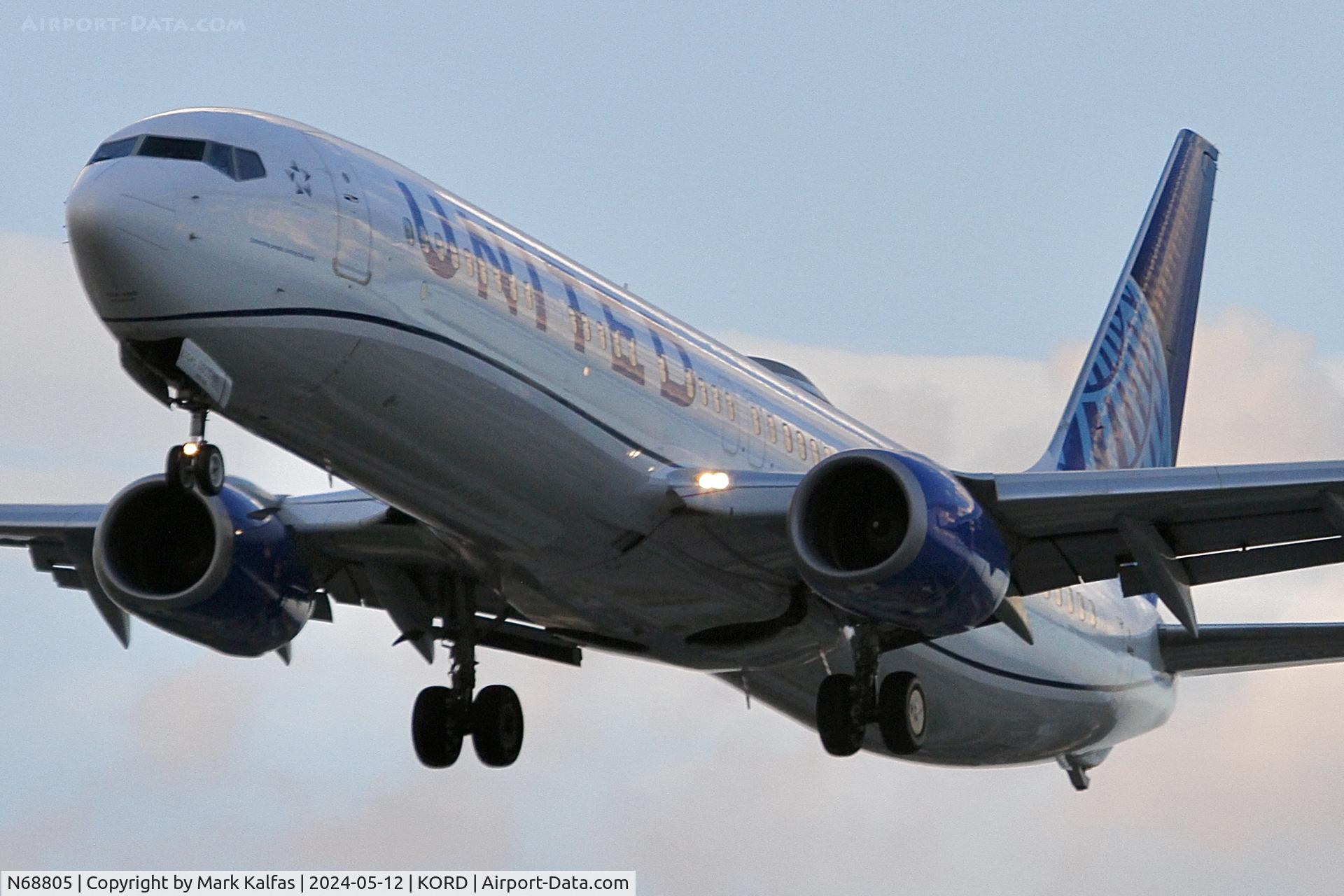 N68805, 2013 Boeing 737-924/ER C/N 42818, B739 United Boeing 737-924/ER, N68805 arriving on 28R Chicago O'Hare