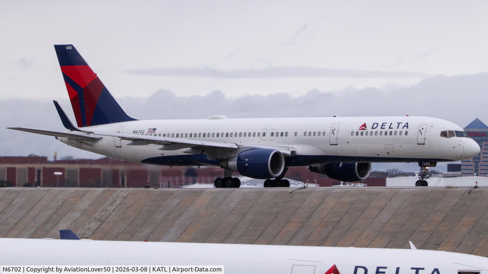 N6702, 1999 Boeing 757-232 C/N 30188, Delta 752