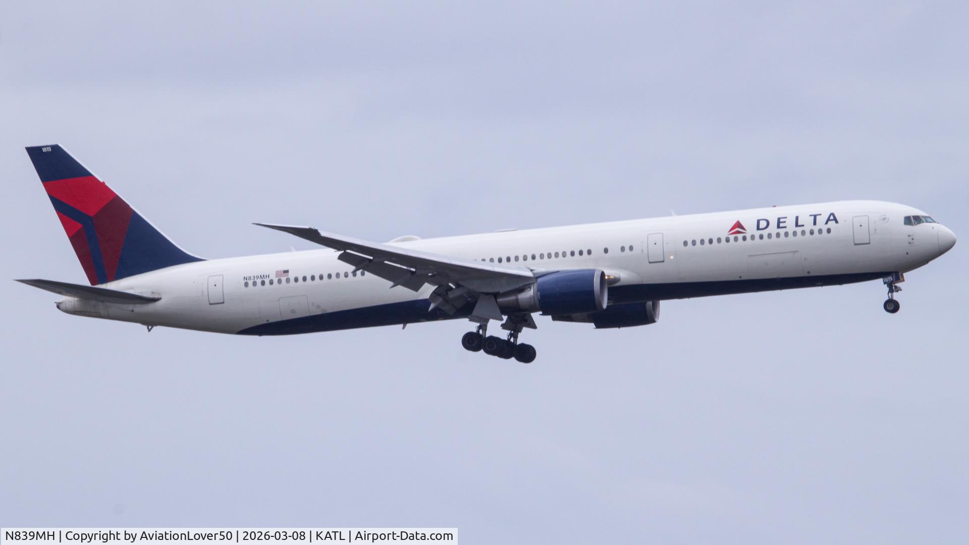 N839MH, 2001 Boeing 767-432/ER C/N 29712, Delta 764