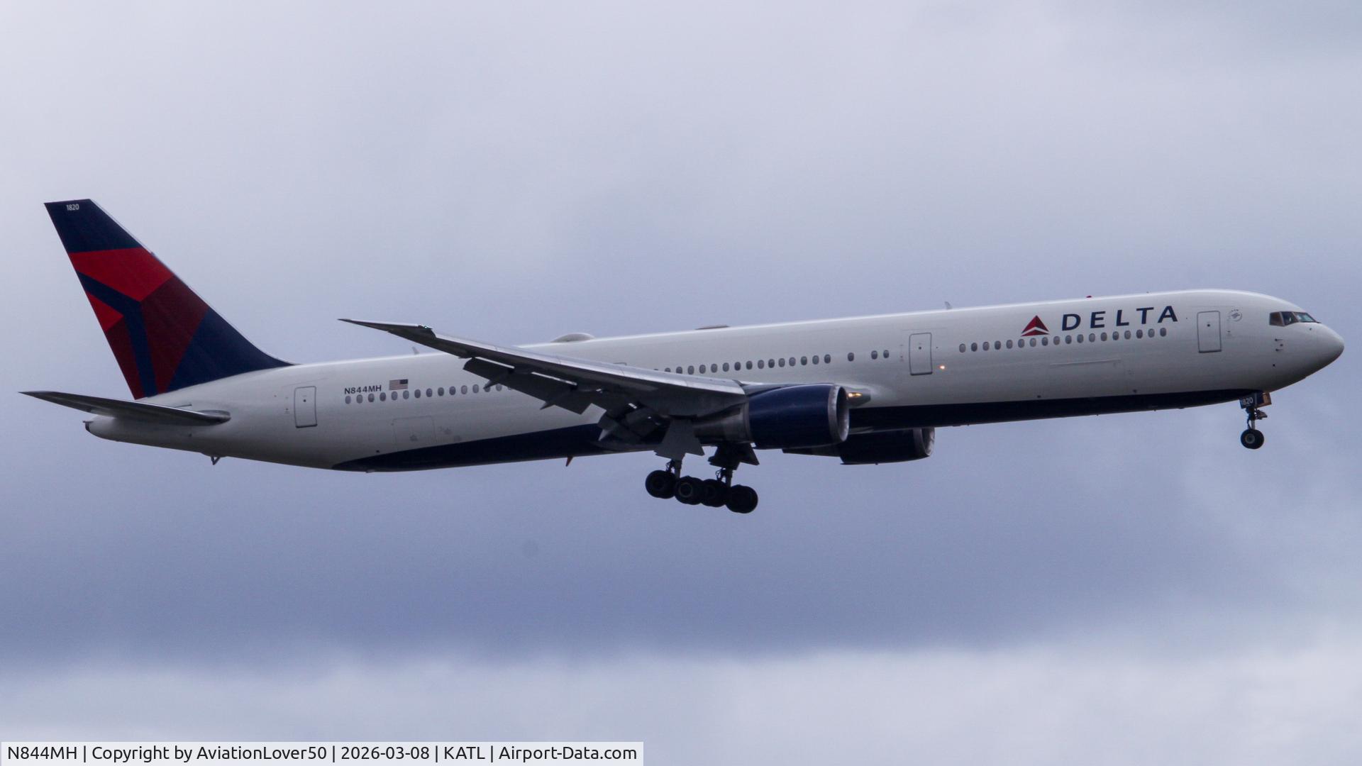 N844MH, 2002 Boeing 767-432/ER C/N 29717, Delta 764