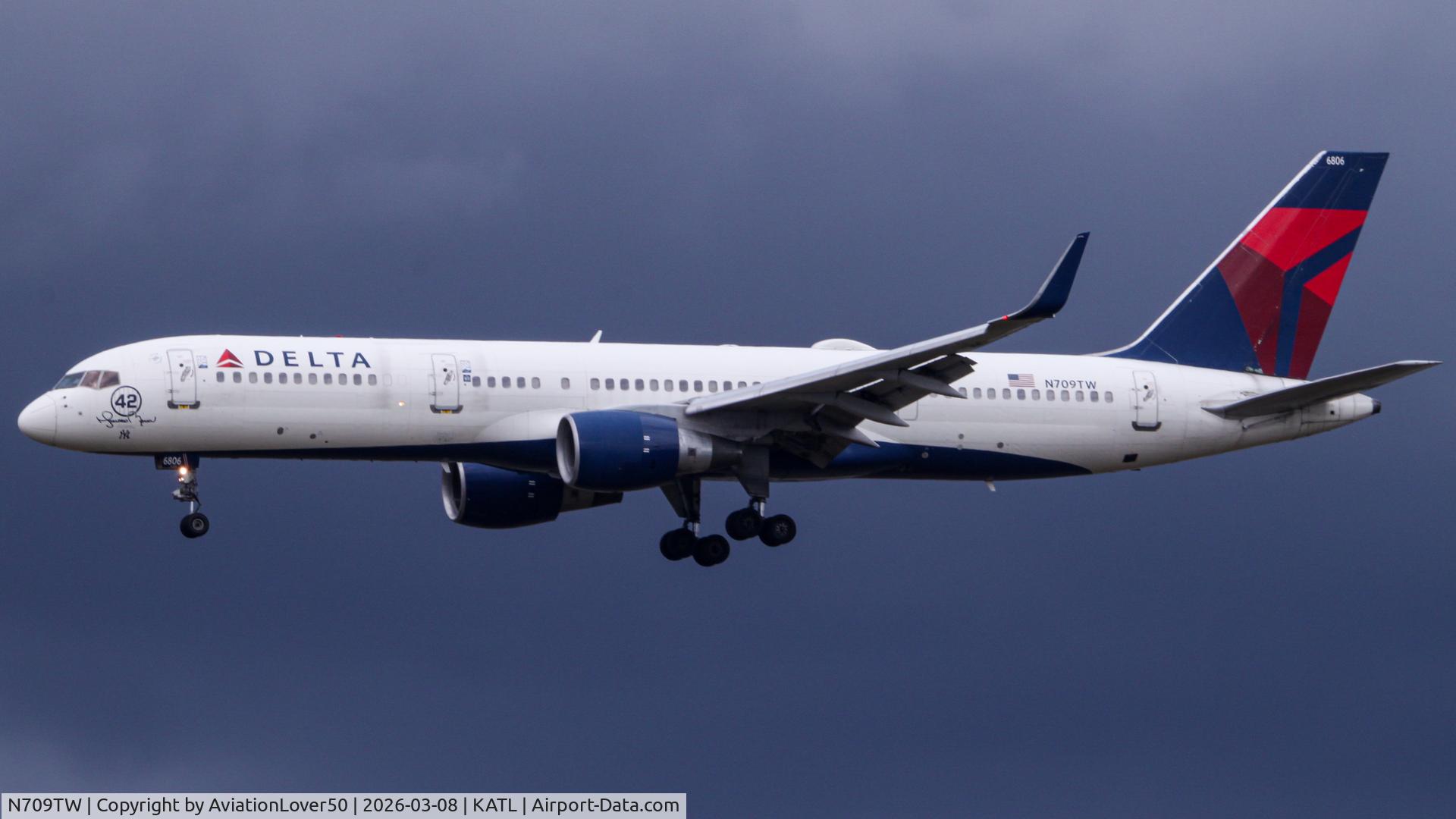 N709TW, 1997 Boeing 757-2Q8 C/N 28168, Delta Mariano Rivera sticker 752