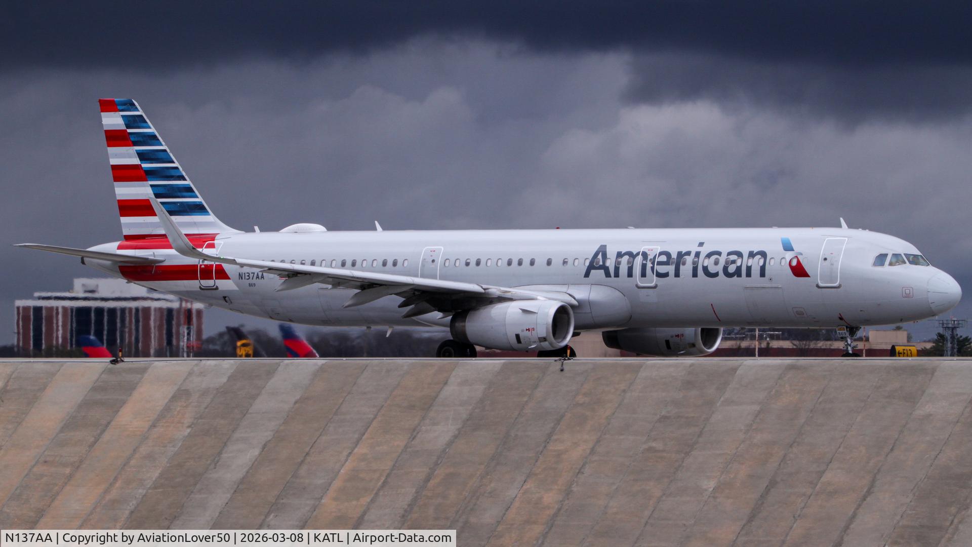 N137AA, 2015 Airbus A321-231 C/N 6647, American A321