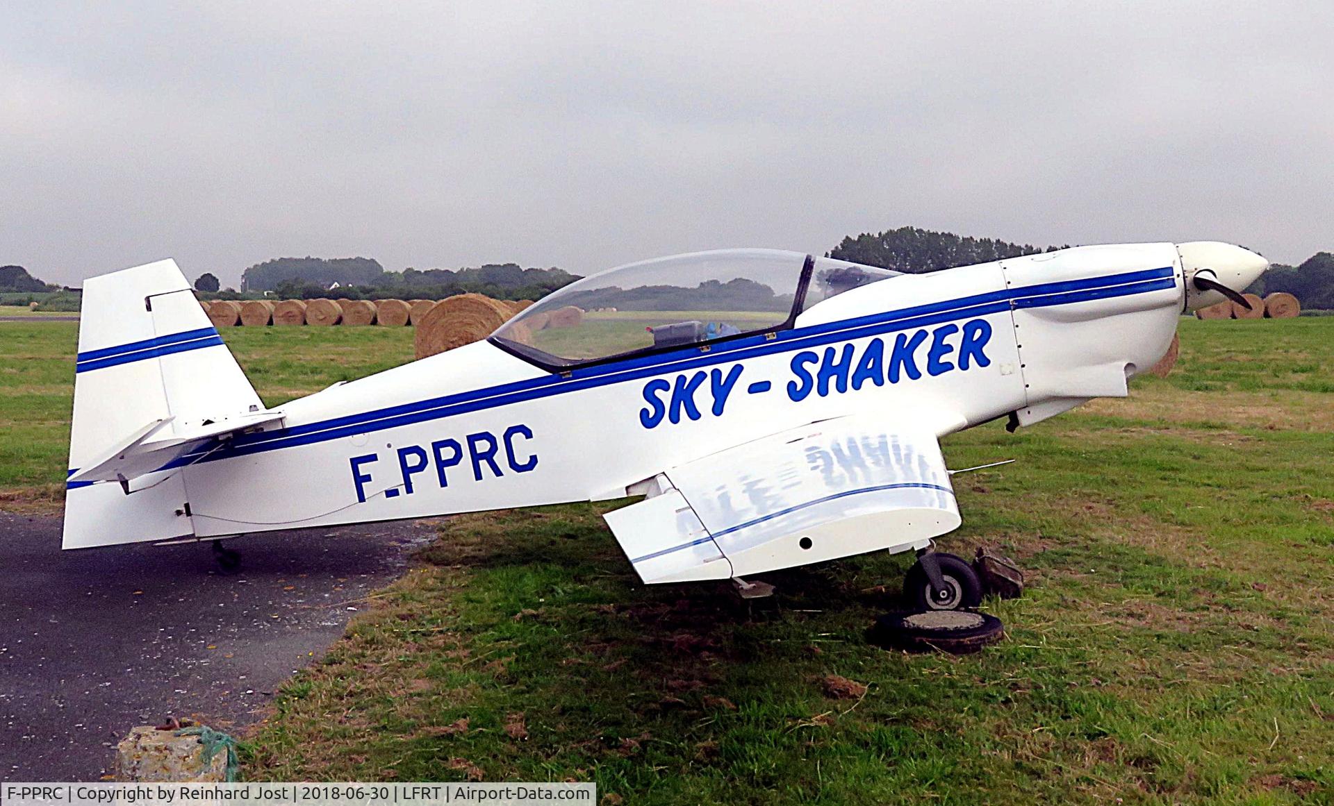F-PPRC, Pena Bilouis C/N 26, With prominent Sky-Shaker titles at Saint-Brieuc, France