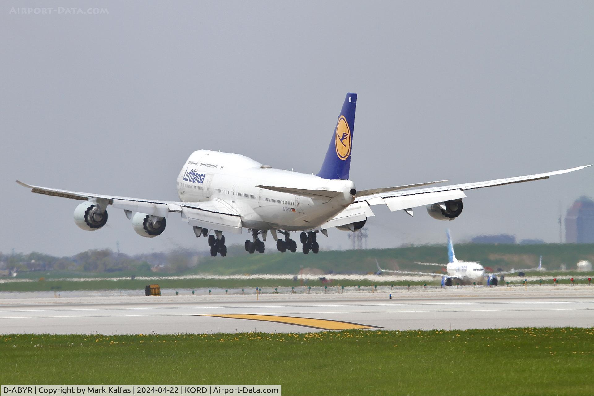 D-ABYR, 2014 Boeing 747-830 C/N 37842, B744 Lufthansa Boeing 747-830 D-ABYR 28C approach KORD