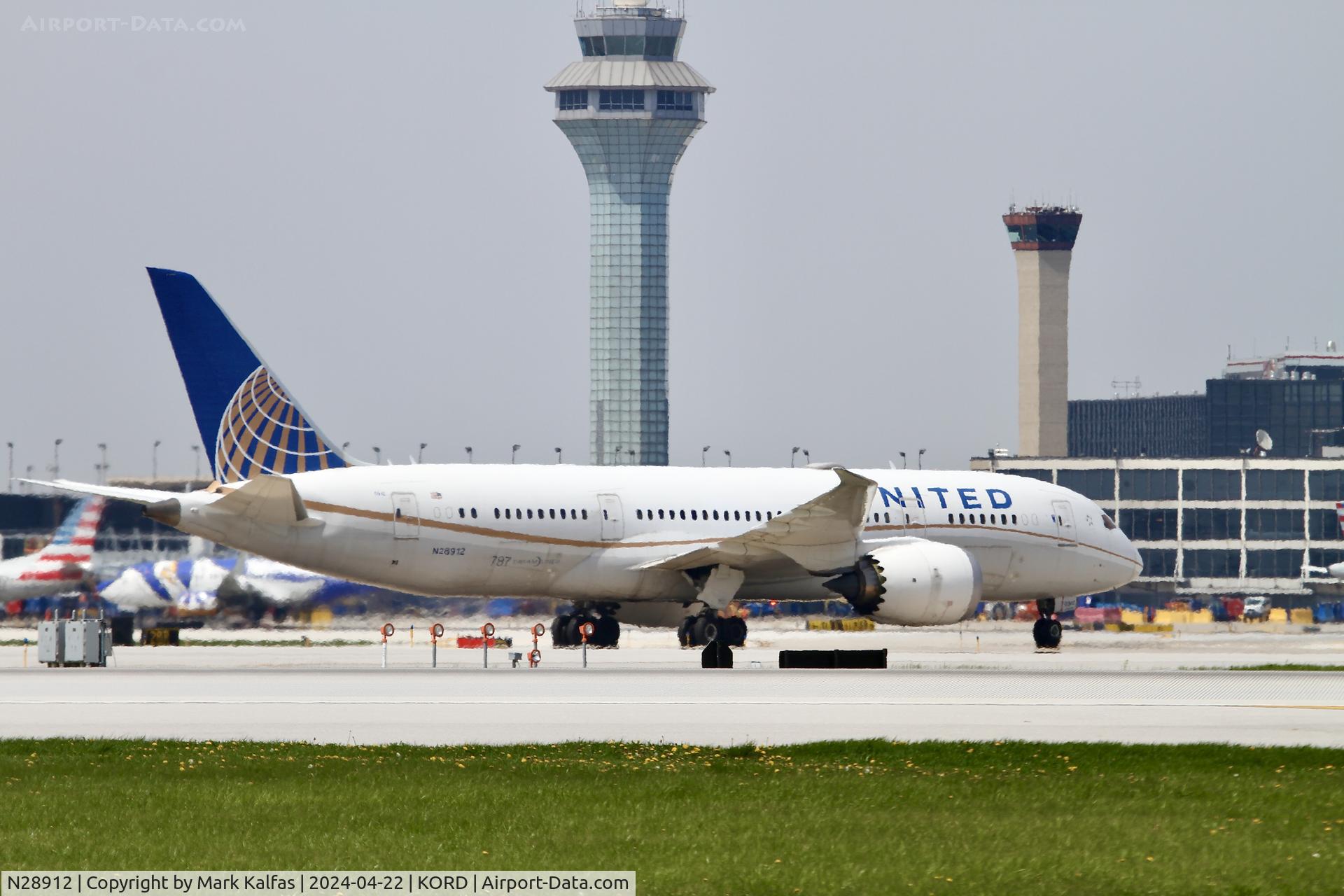 N28912, 2014 Boeing 787-8 Dreamliner C/N 34828, B789 United Airlines Boeing 787-9 Dreamiler N28912 at O'Hare