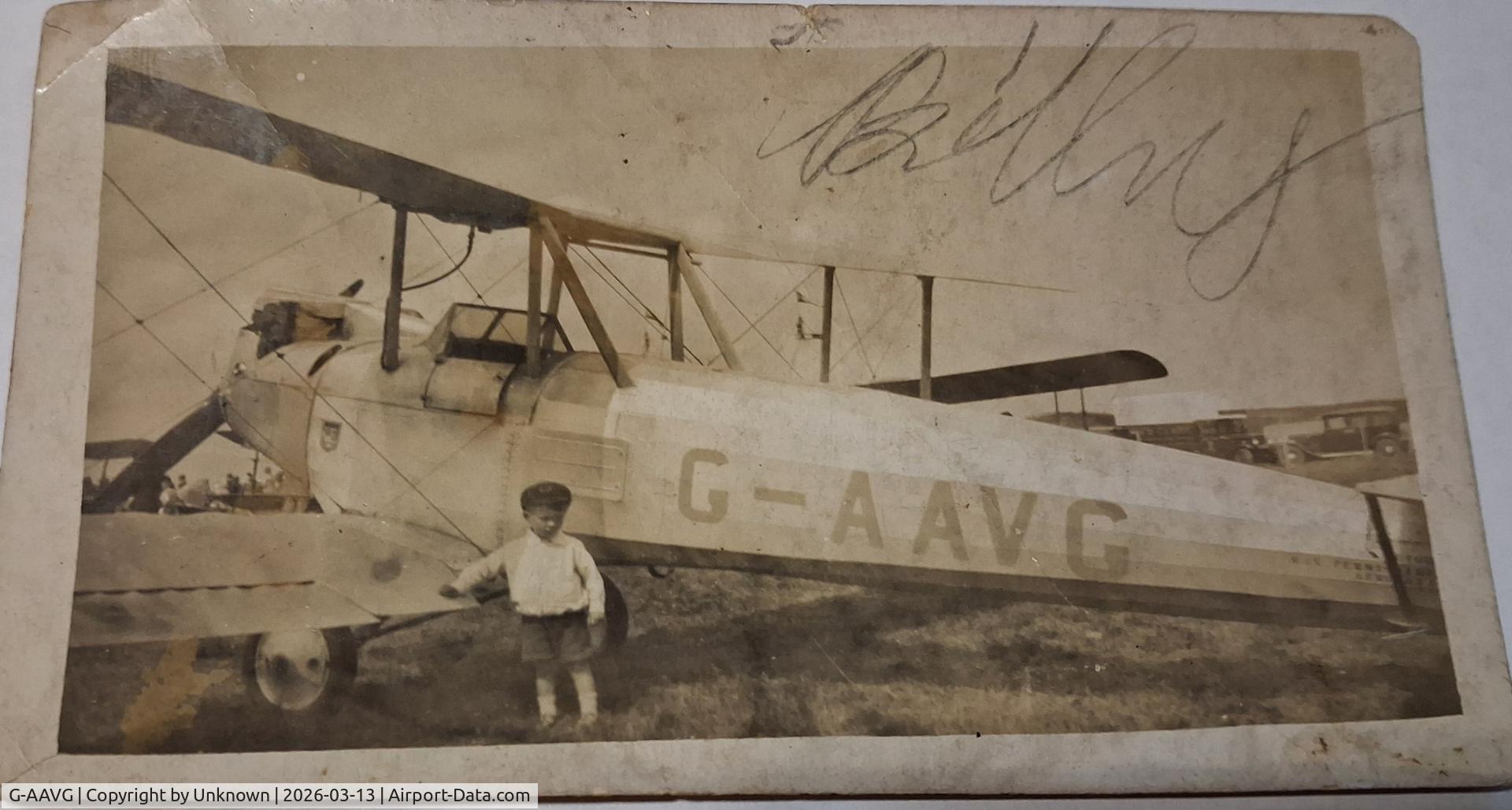 G-AAVG, Blackburn Bluebird Mk4 C/N SB232, William Farthing, approx 5 years old, standing next to G-AAVG